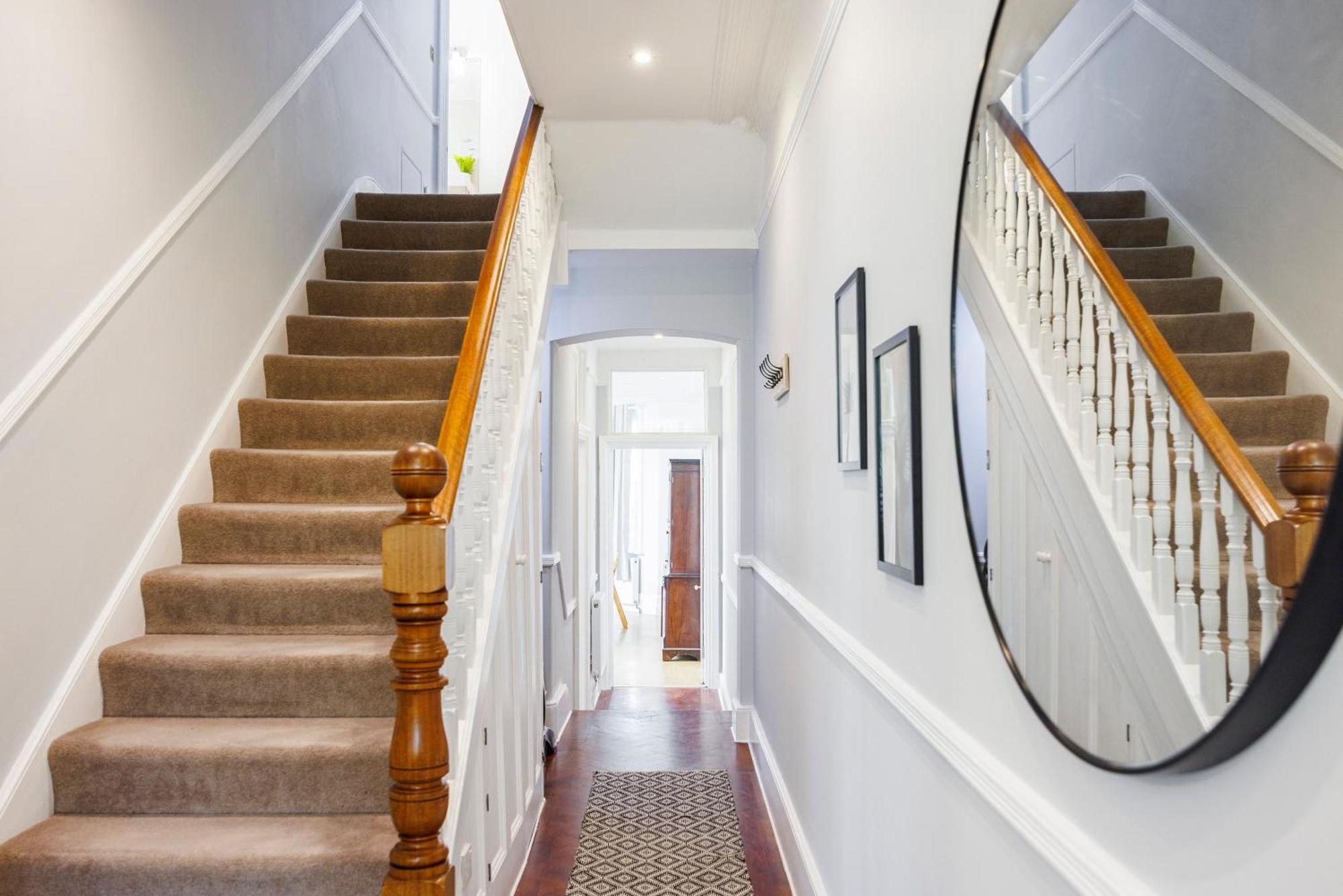 Vakantiehuis 6 Bedroom House By Av Acton Sleeps 11 Free Parking