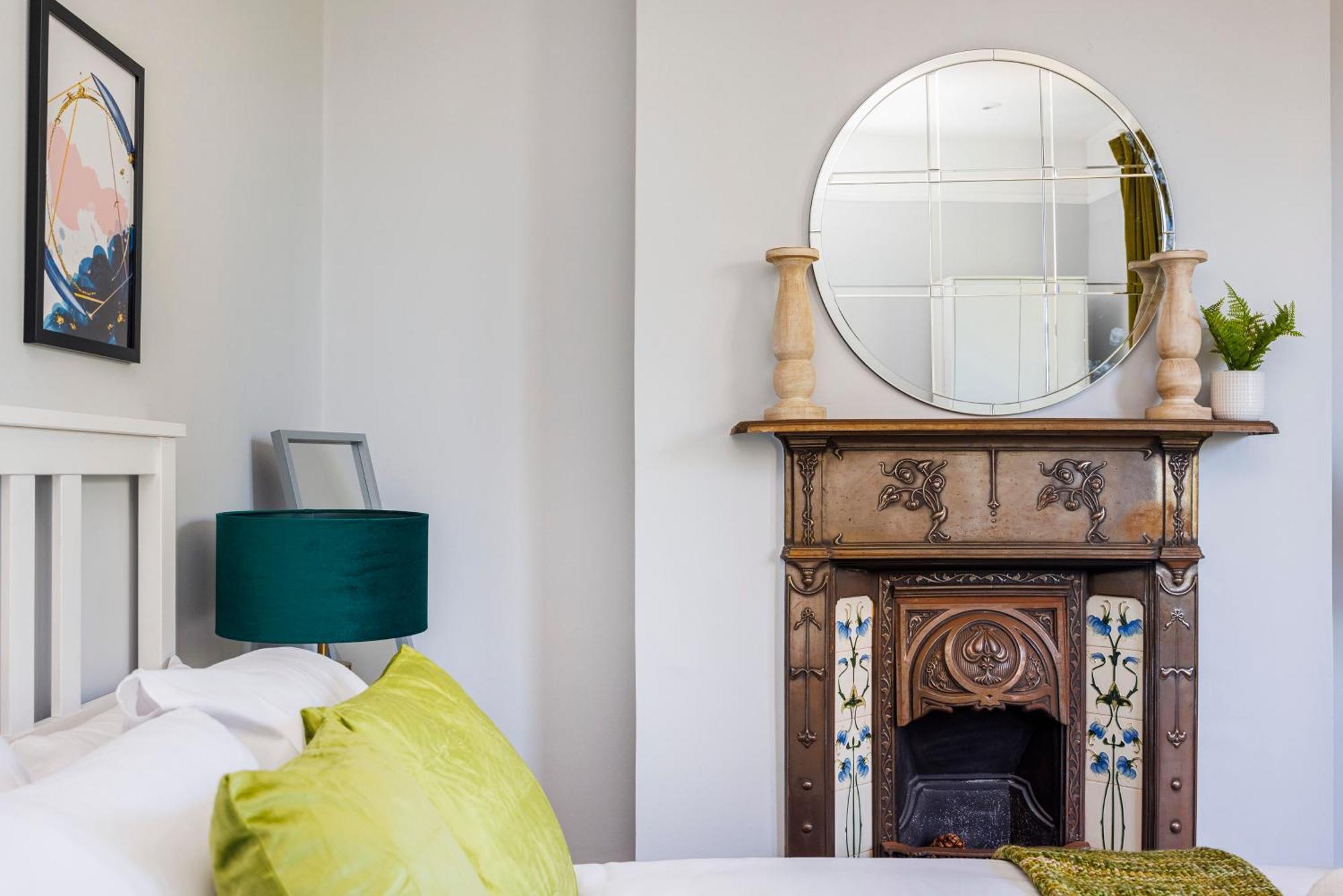 Vakantiehuis 6 Bedroom House By Av Acton Sleeps 11 Free Parking *