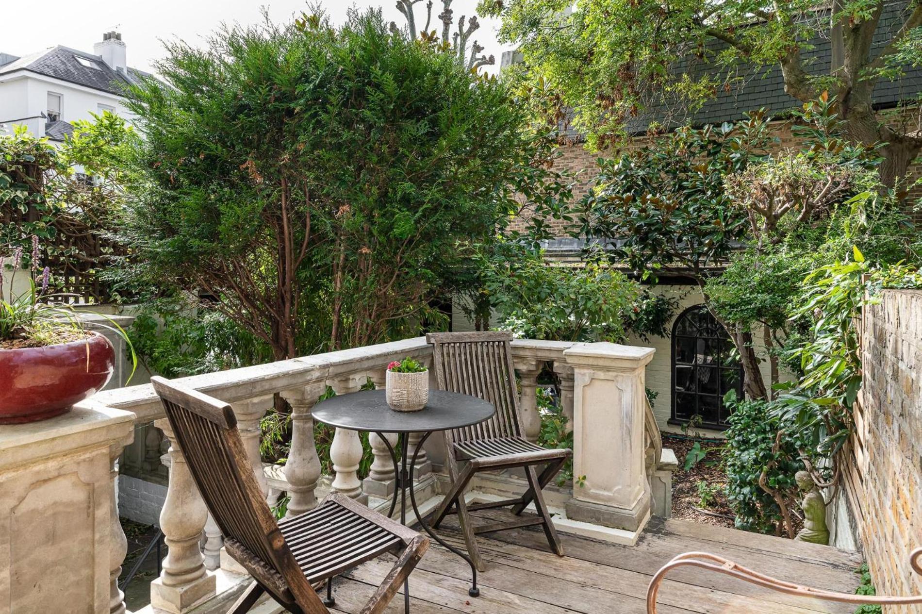 Apartment A Chelsea Retreat - 2 Bedroom With Garden And Parking