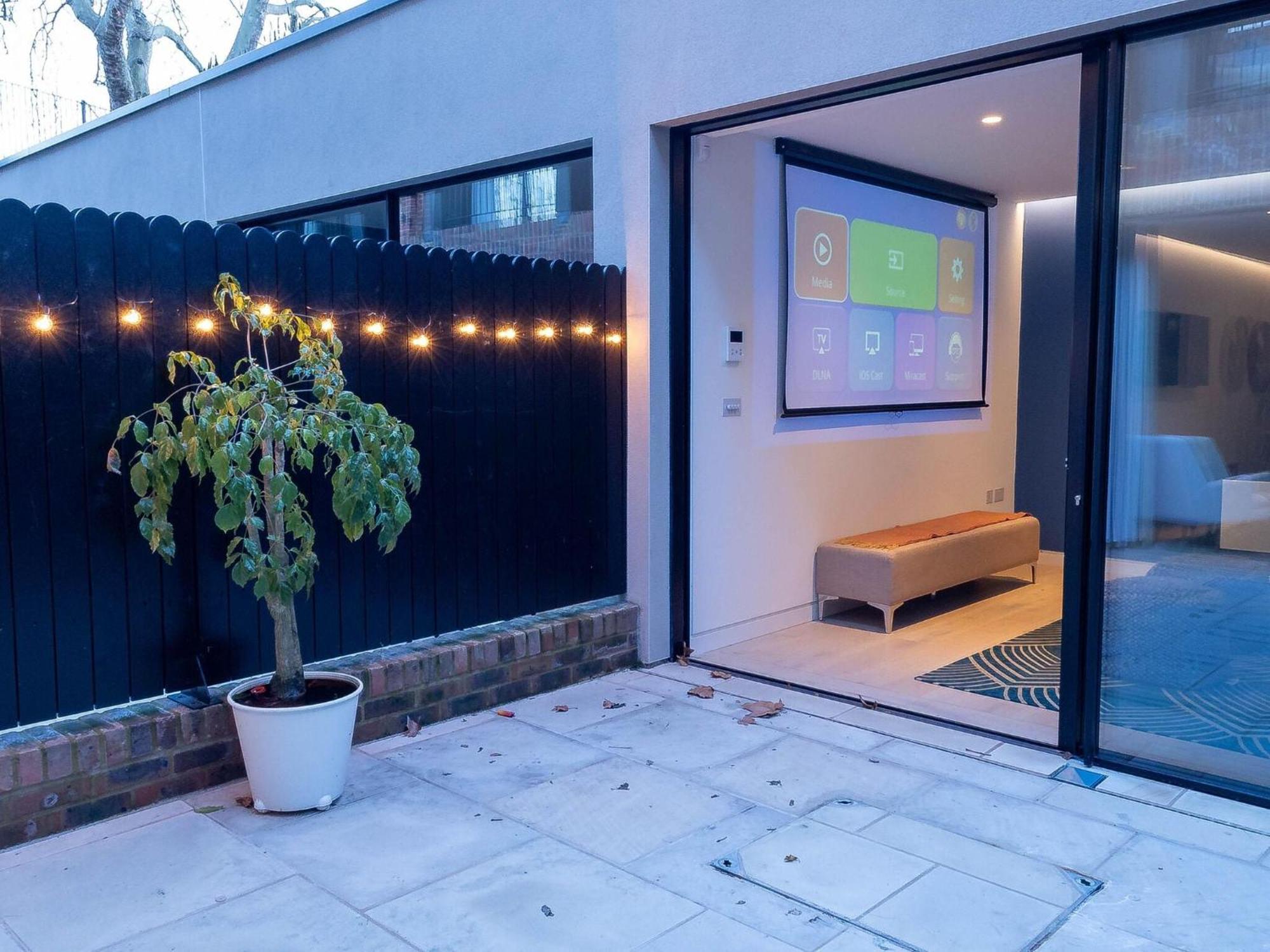 The Arches Luxurious Three Bedroom Close To Hampstead Heath With Garden Balcony And Courtyard Londen