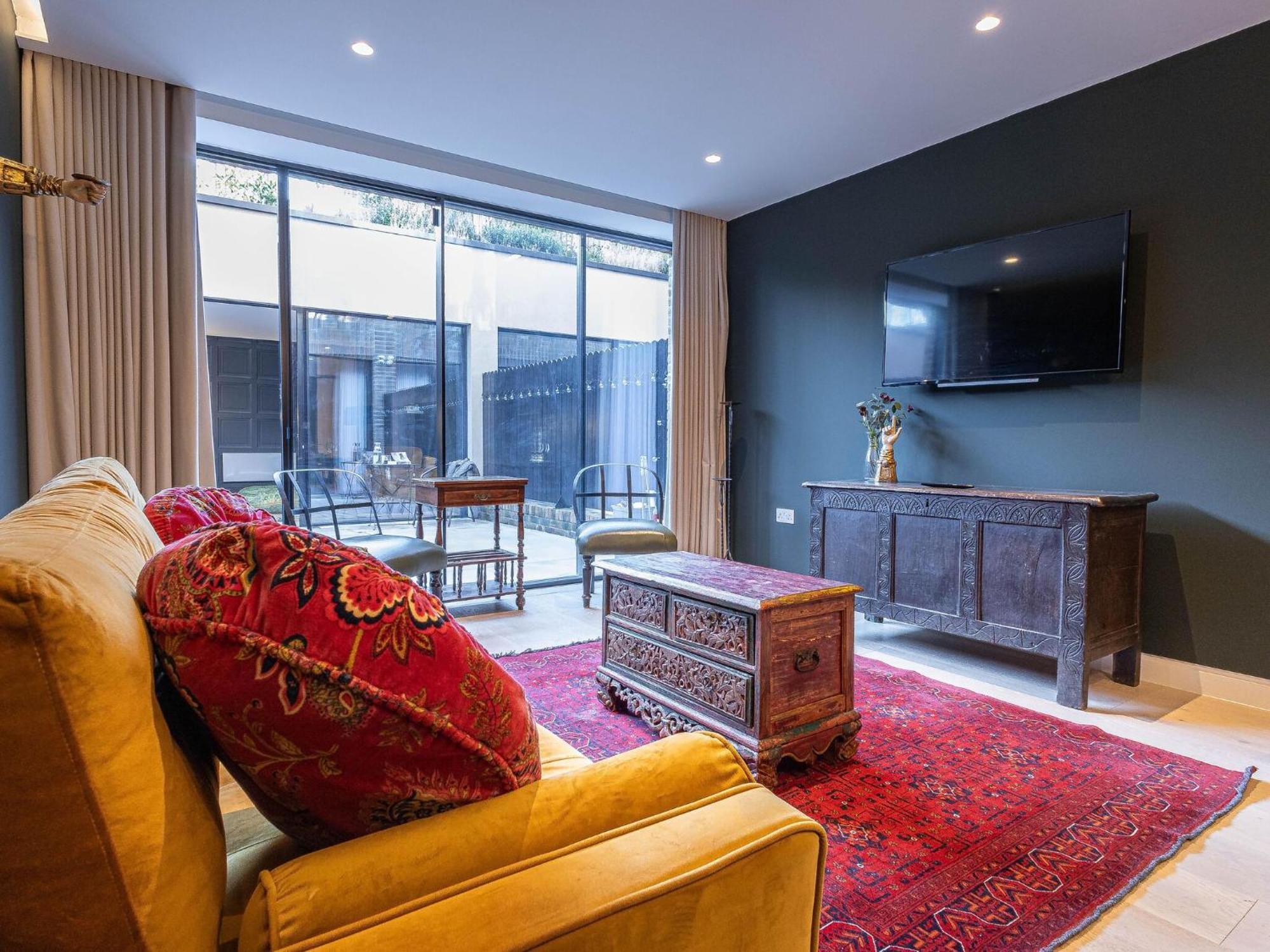 Appartement The Arches Luxurious Three Bedroom Close To Hampstead Heath With Garden Balcony And Courtyard Londen