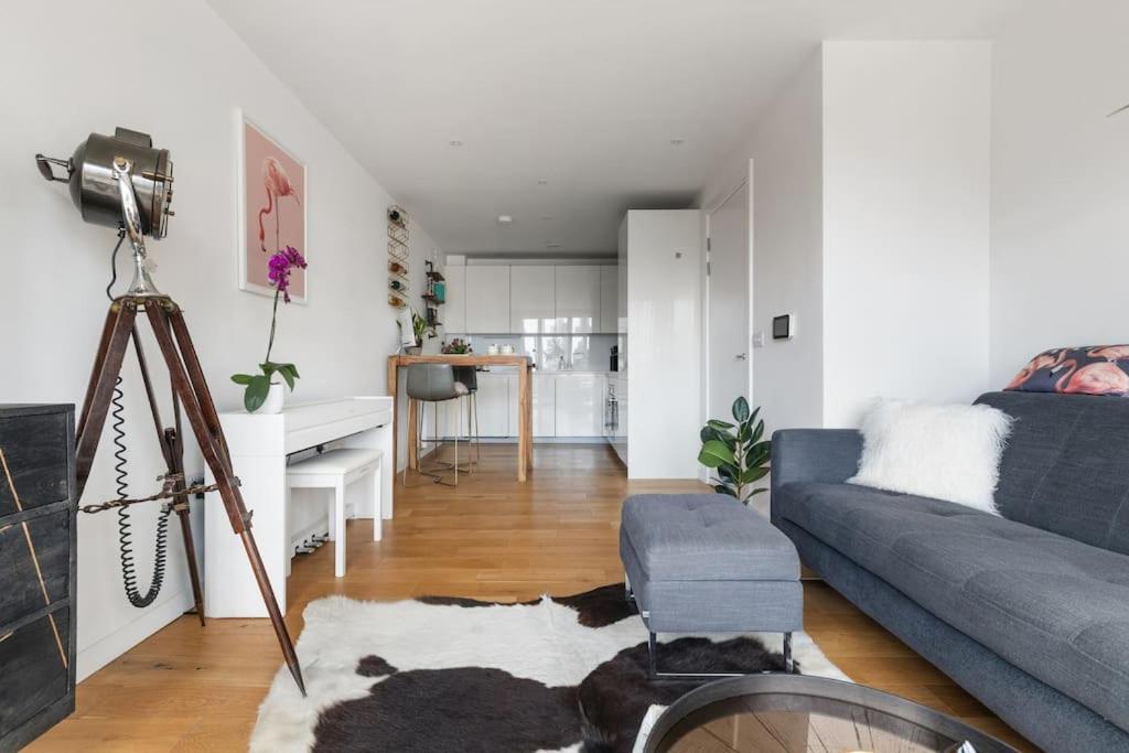 Leilighet Modern New 1-bedroom Stunning Views London