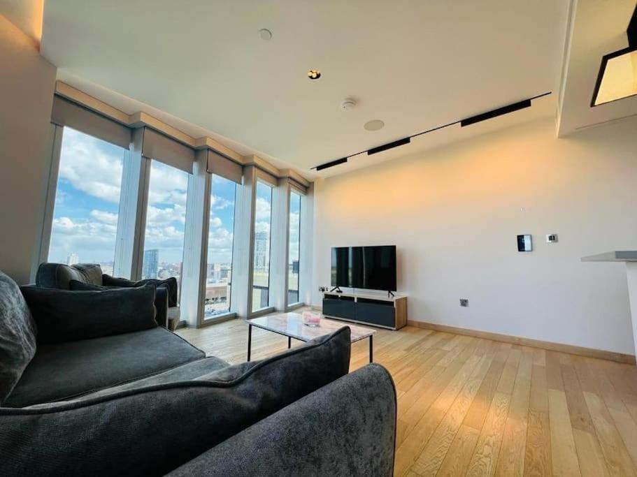 New Manhattan Loft Gardens Stratford Londen