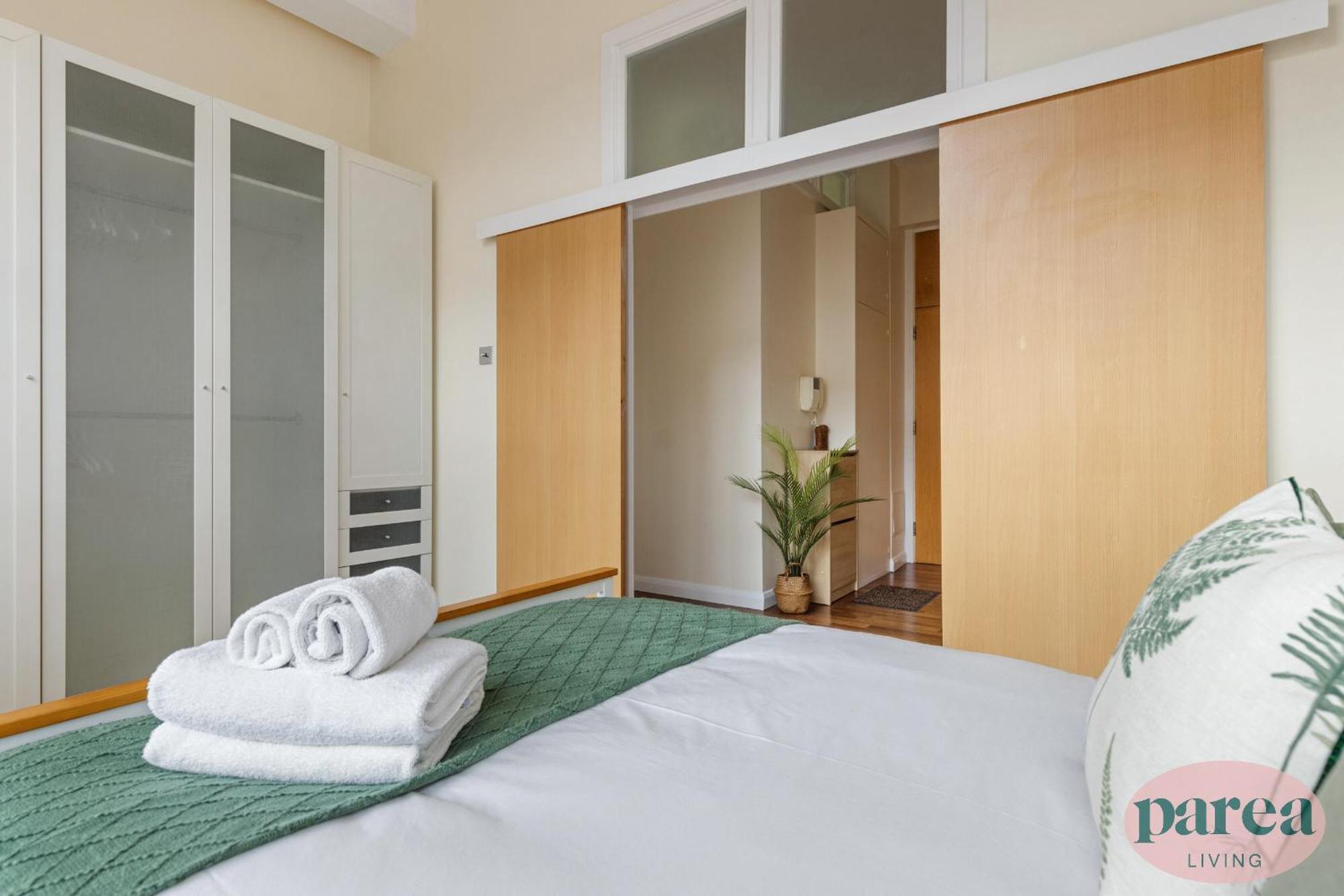 Lejlighed Parea Living - Spacious 3 Bed Flat, Canary Wharf Views With Parking *