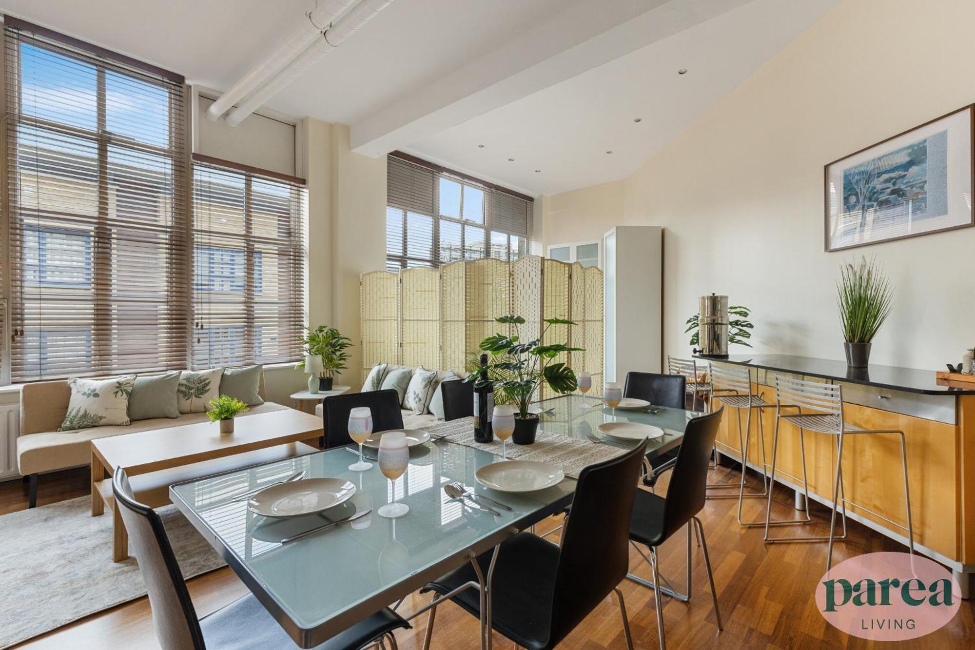 Parea Living - Spacious 3 Bed Flat, Canary Wharf Views With Parking London