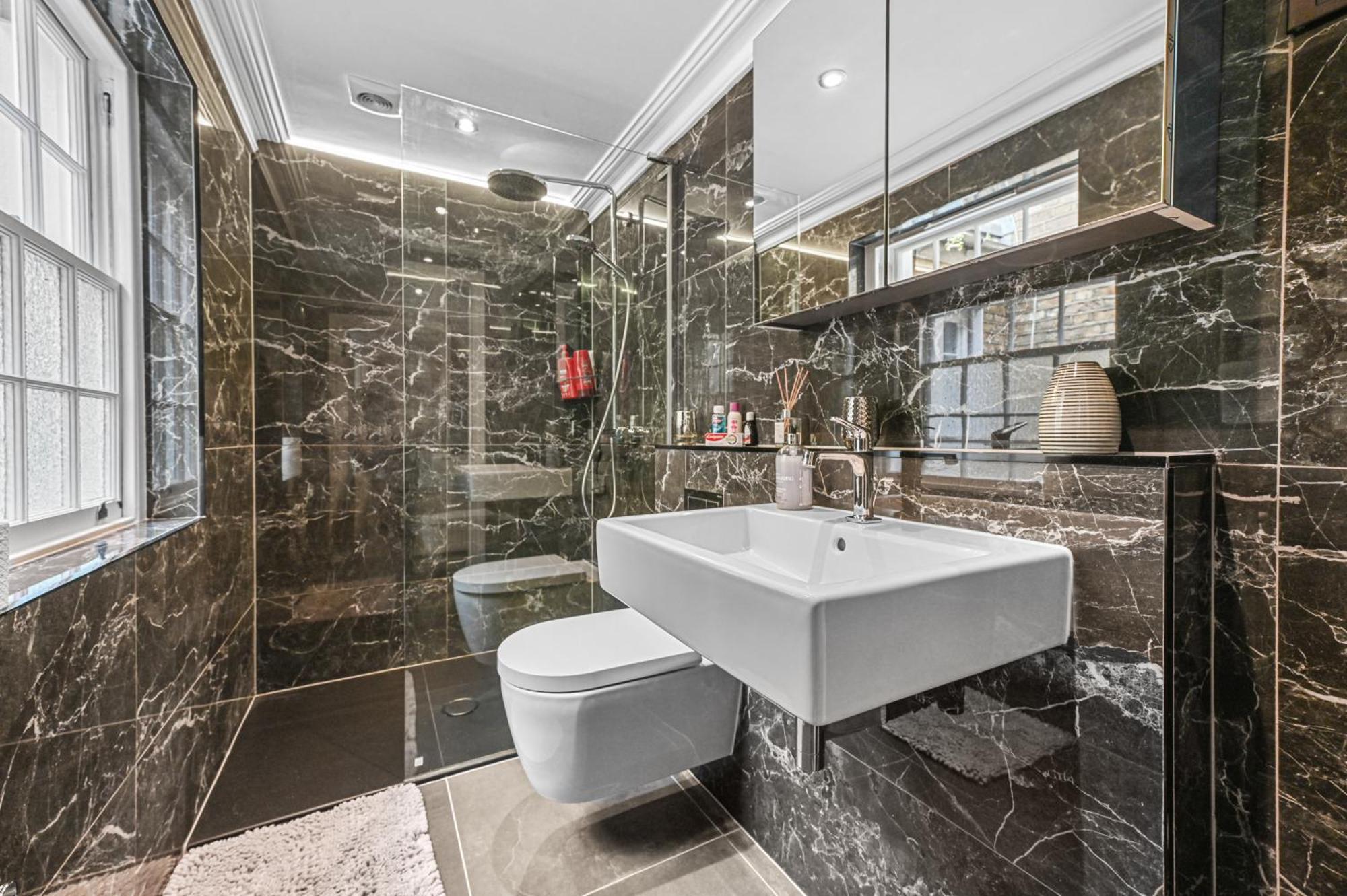 Knightsbridge 3 Bedroom 1 Minute Harrods Londres