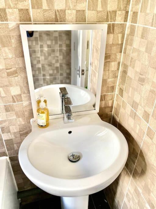 Appartement Flat 3 Gr 1 Bedroom 3 Mins Walk Mile End Station
