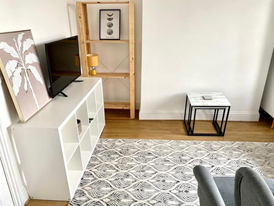 Appartement Flat 3 Gr 1 Bedroom 3 Mins Walk Mile End Station Londres