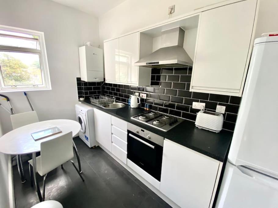 Appartement Flat 3 Gr 1 Bedroom 3 Mins Walk Mile End Station *