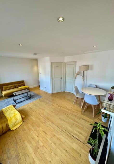 Victoria - 1 Bedroom 4 People Londra