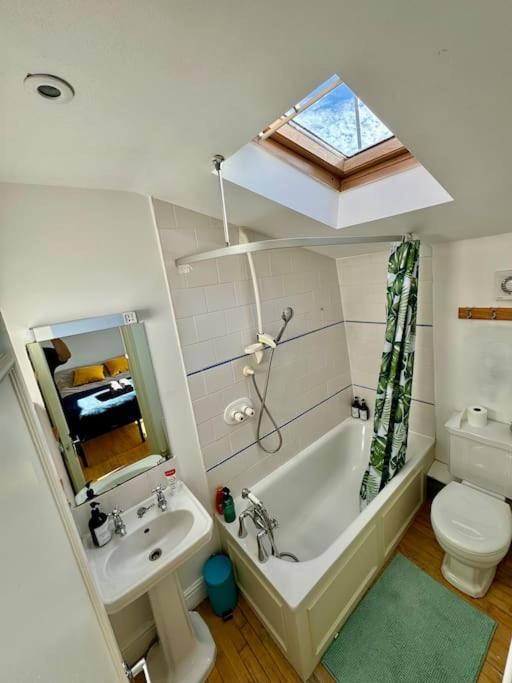 Victoria - 1 Bedroom 4 People Londra