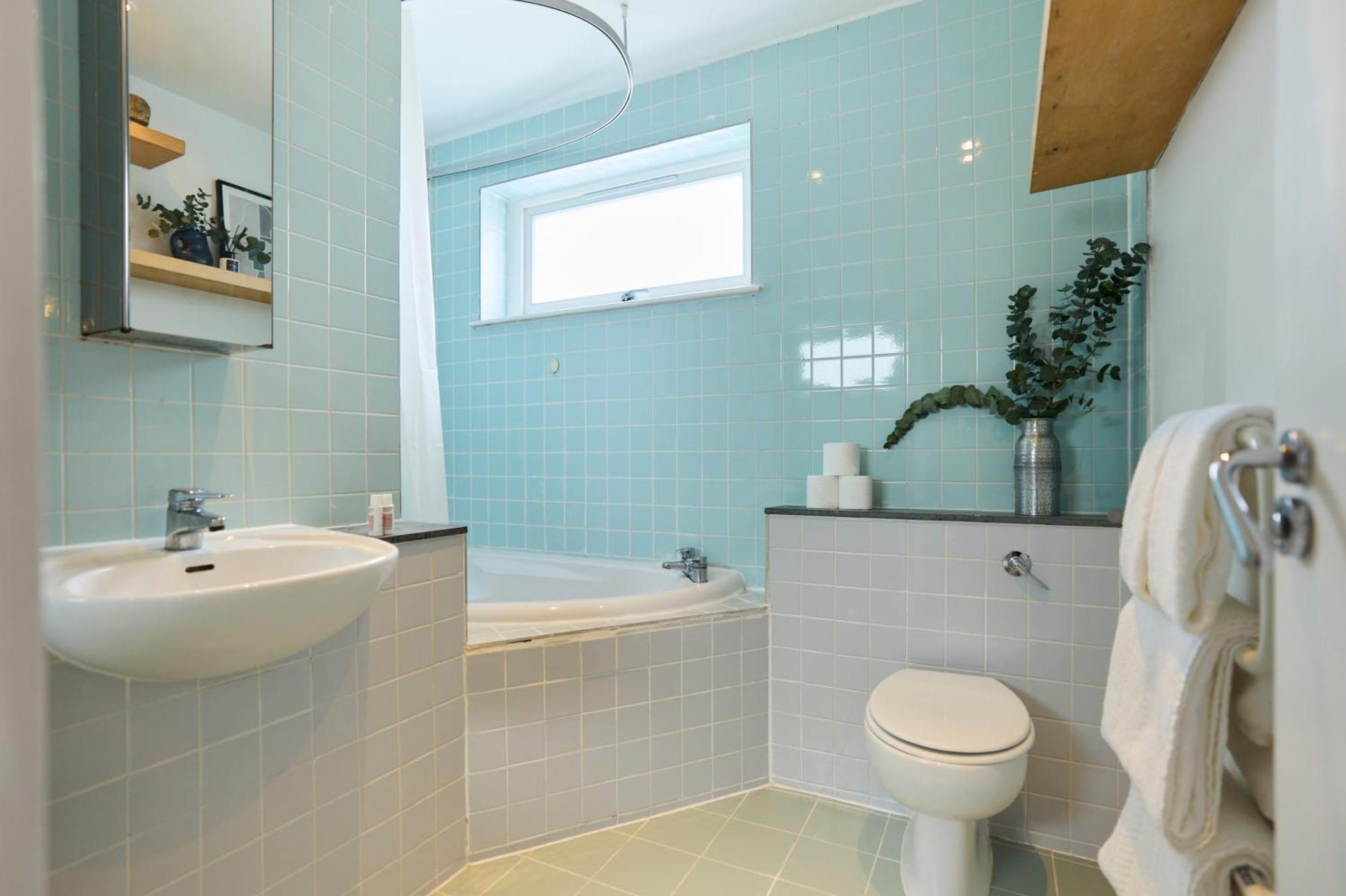 The Manor Gardens Retreat - Captivating 1bdr Flat With Terrace London