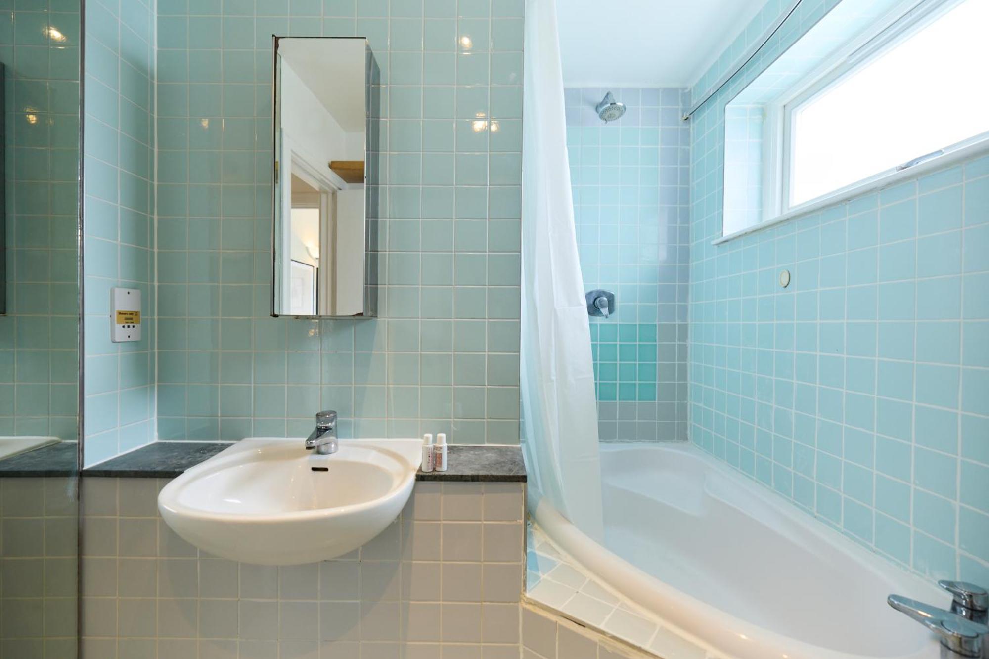 The Manor Gardens Retreat - Captivating 1bdr Flat With Terrace London