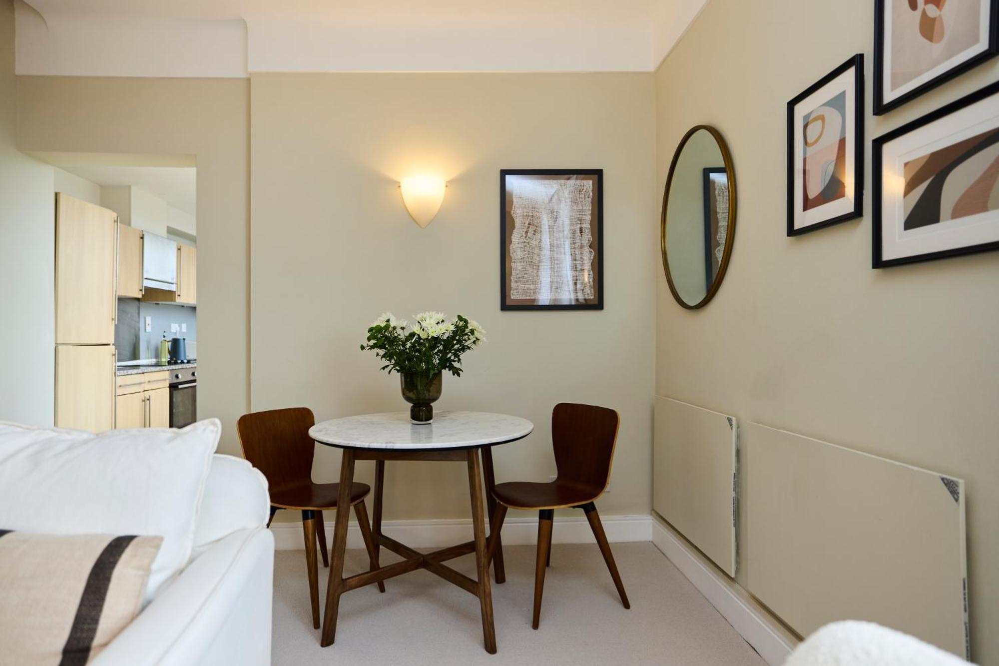 The Manor Gardens Retreat - Captivating 1bdr Flat With Terrace London