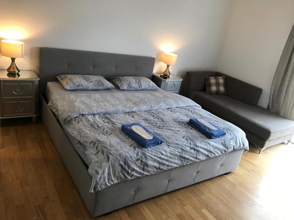 Alloggio in famiglia En-suite With A Superking Size Bed And Balcony *