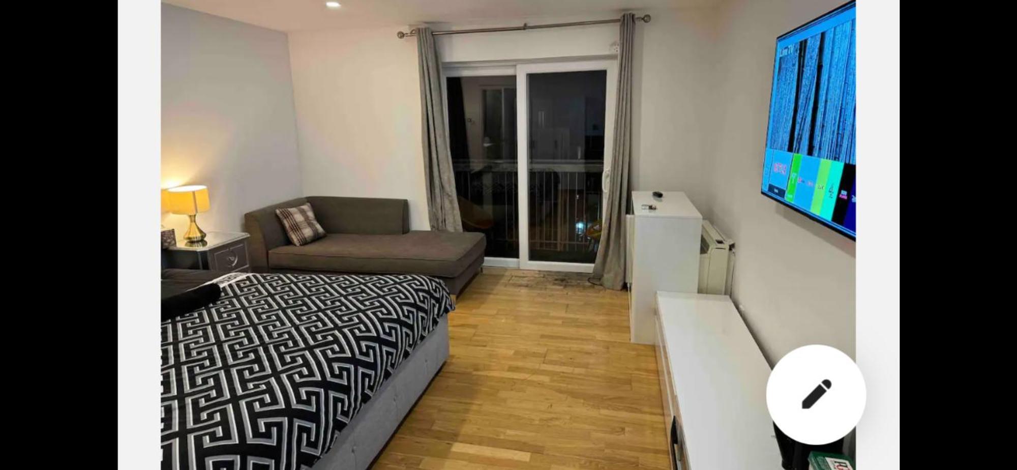 Alloggio in famiglia En-suite With A Superking Size Bed And Balcony Londra