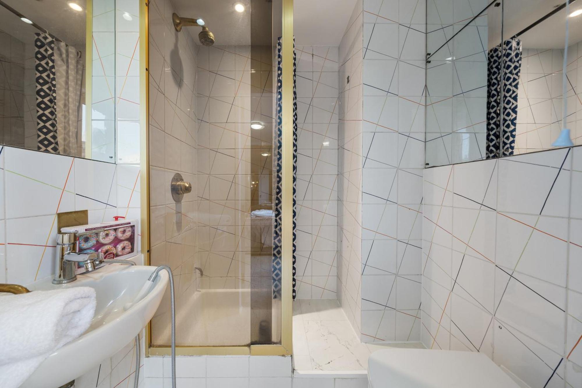 Leilighet Spacious 2-bedroom In Piccadilly 6100p *