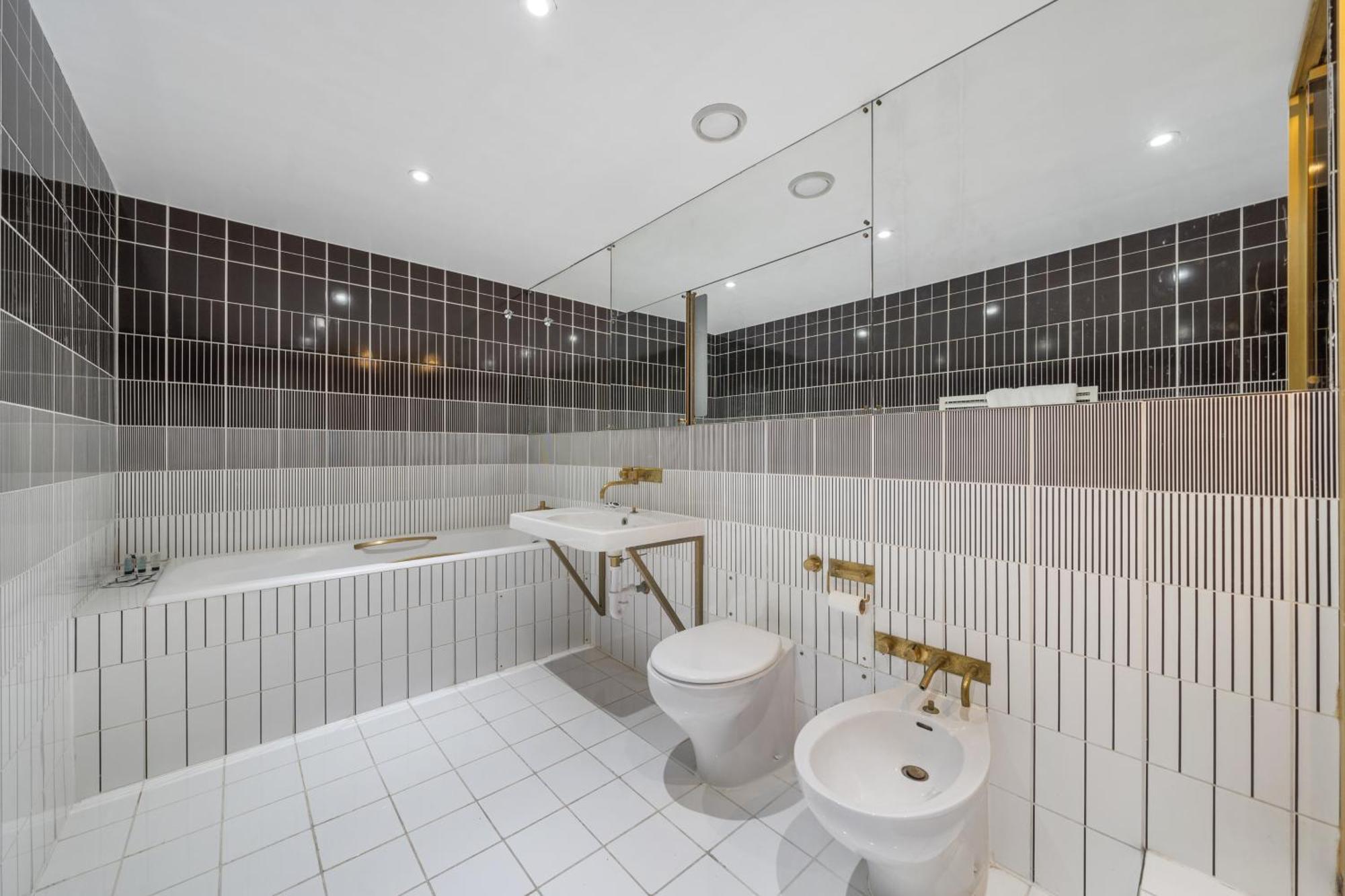 Leilighet Spacious 2-bedroom In Piccadilly 6100p