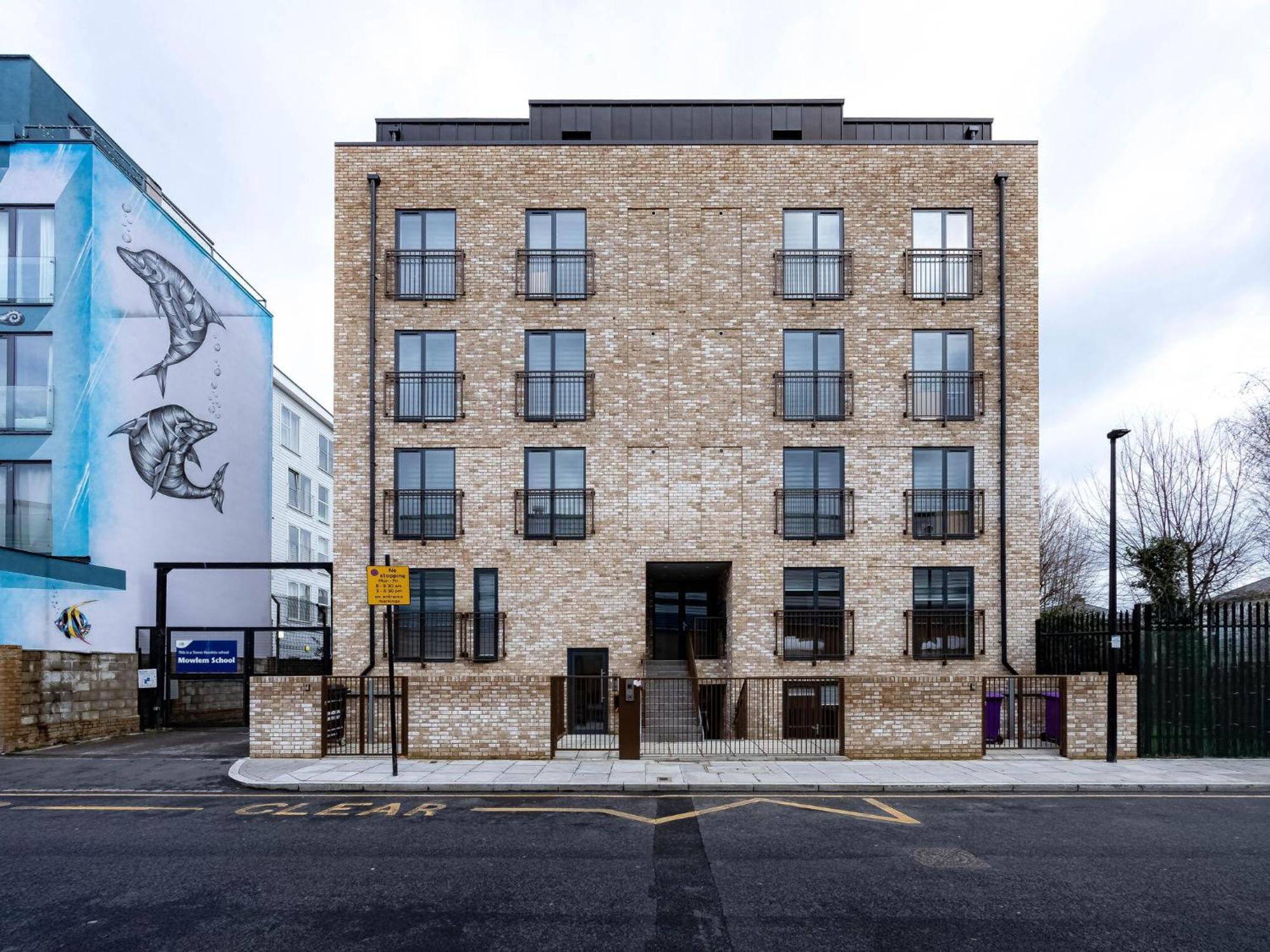 Luxurious Hackney Near Train Station * London