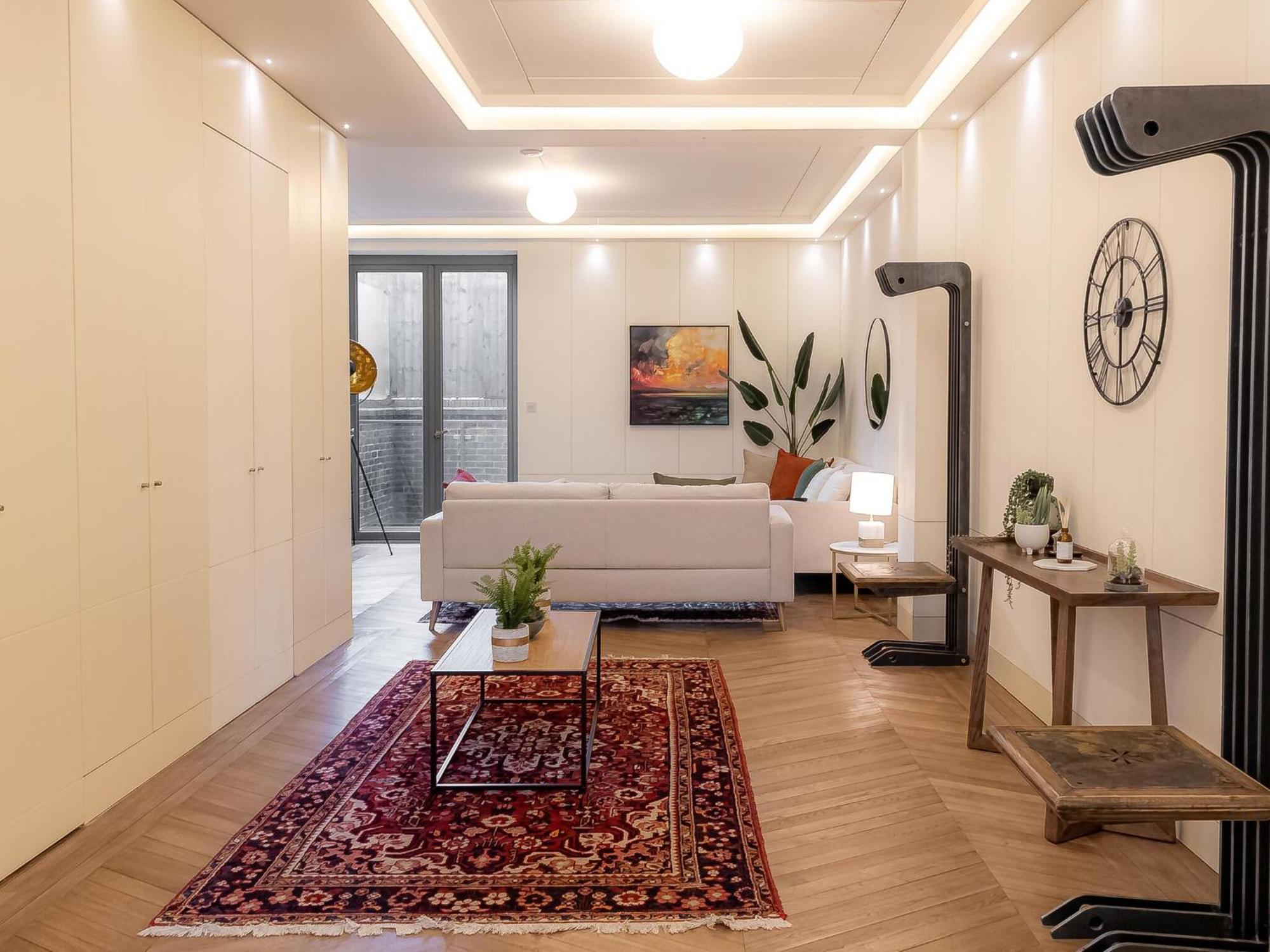 Modern Deluxe Five Bedroom House Near Chalk Farm Station By Belvilla Londen