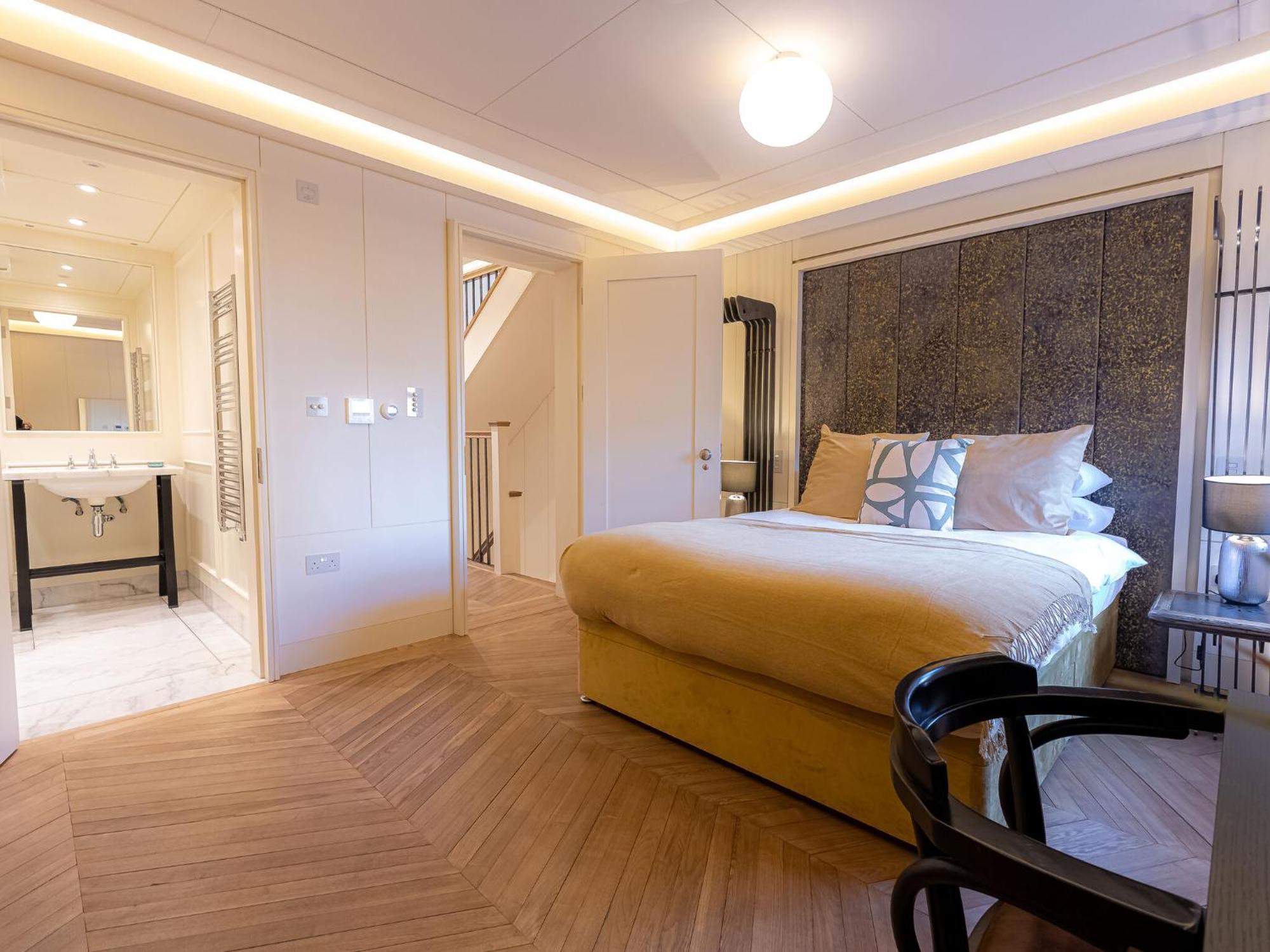 Modern Deluxe Five Bedroom House Near Chalk Farm Station By Belvilla *