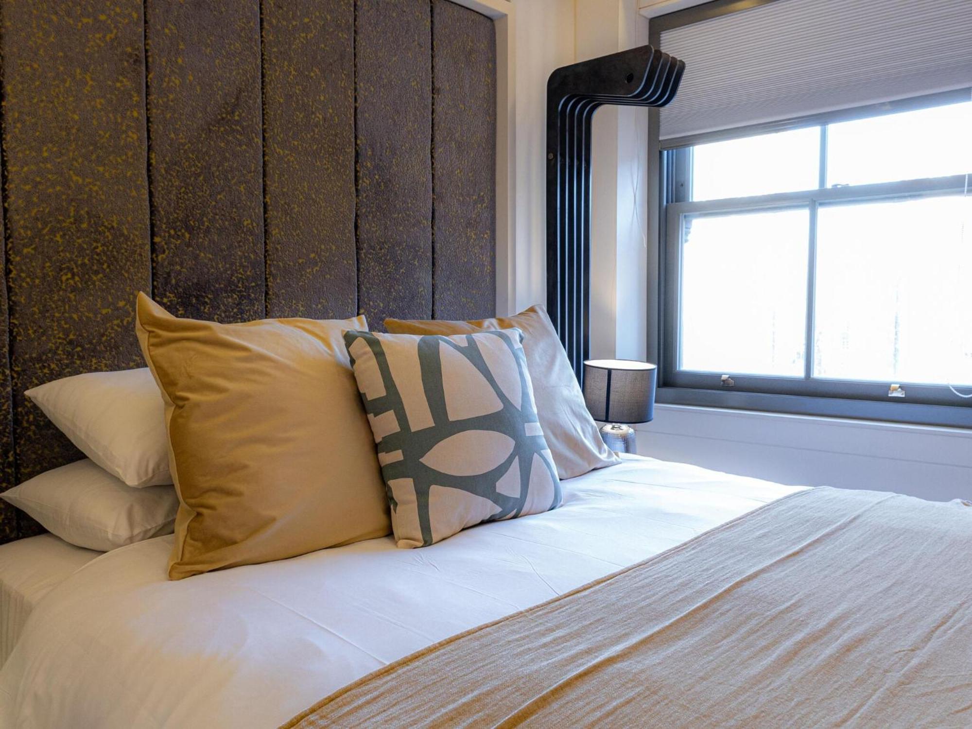 Modern Deluxe Five Bedroom House Near Chalk Farm Station By Belvilla Appartement