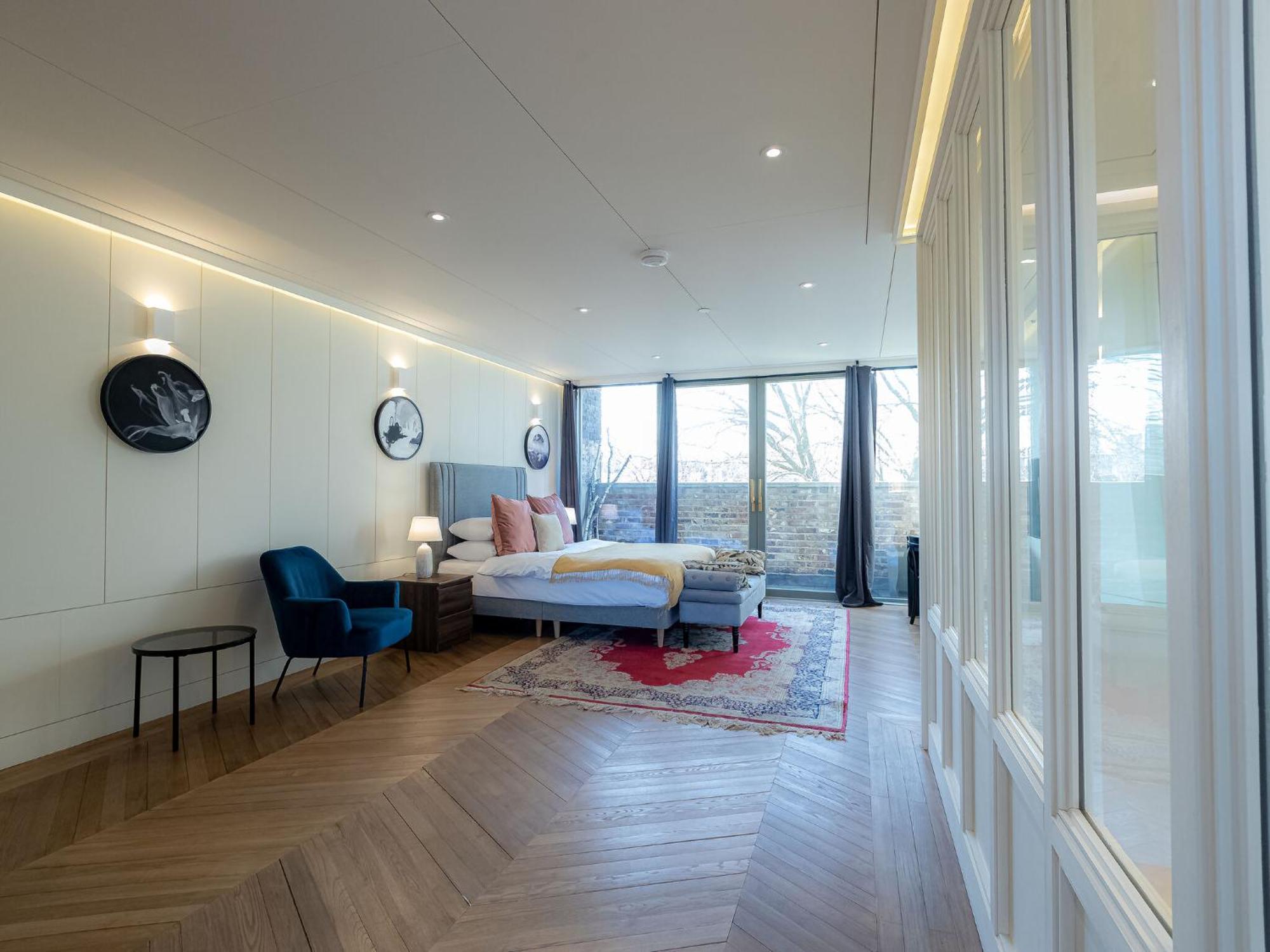 Modern Deluxe Five Bedroom House Near Chalk Farm Station By Belvilla * Londen