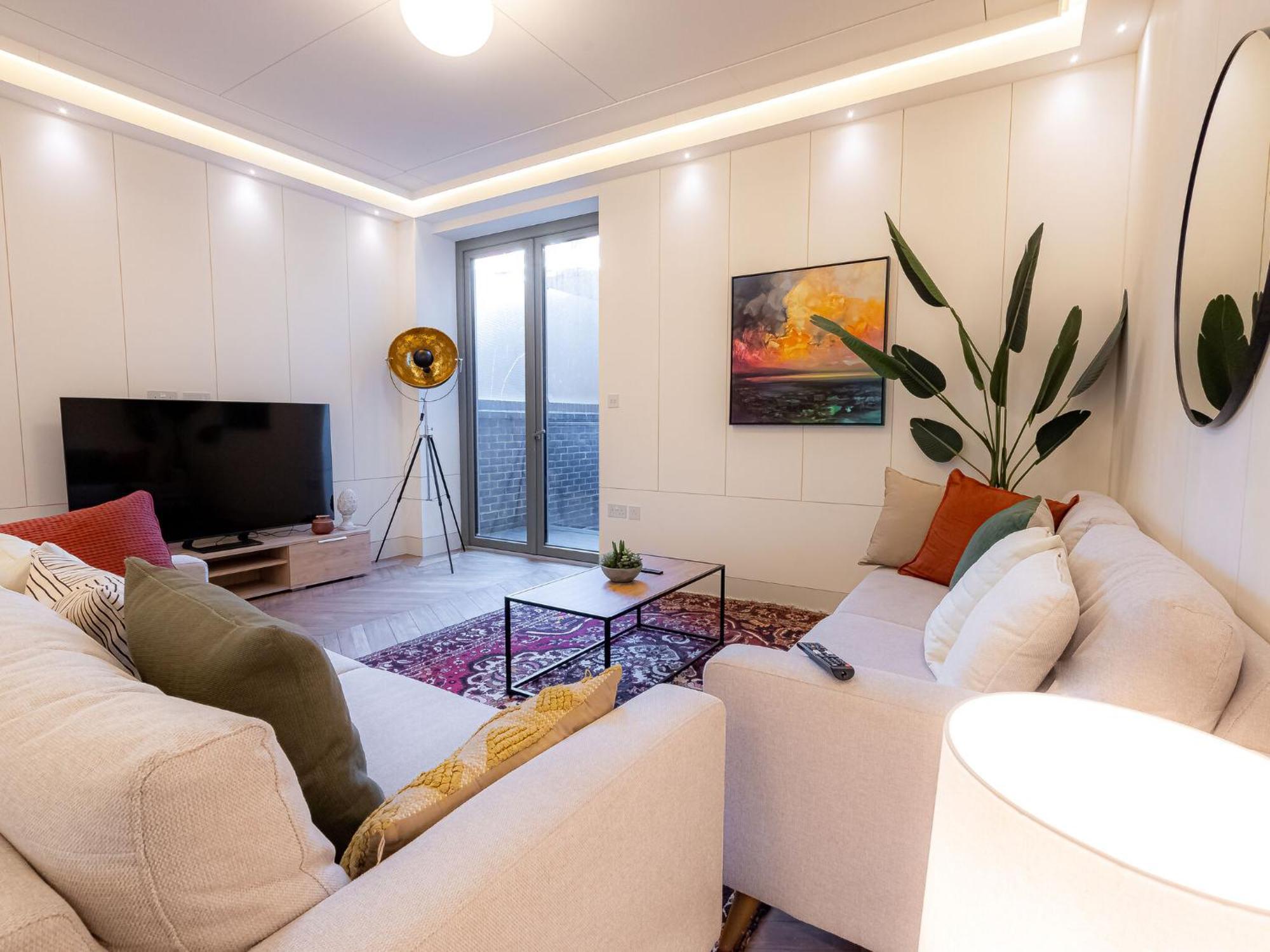 Modern Deluxe Five Bedroom House Near Chalk Farm Station By Belvilla