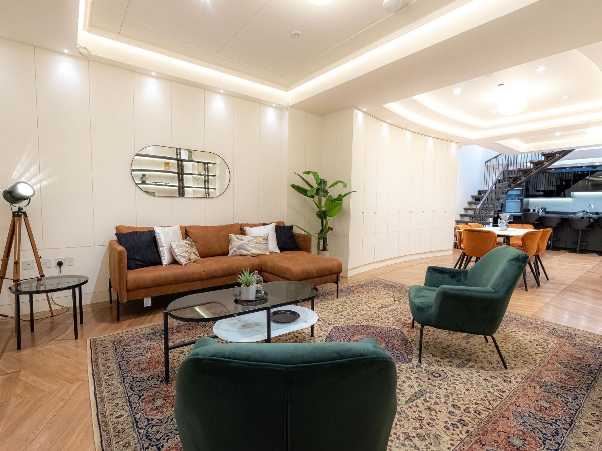 Modern Deluxe Five Bedroom House Near Chalk Farm Station By Belvilla *