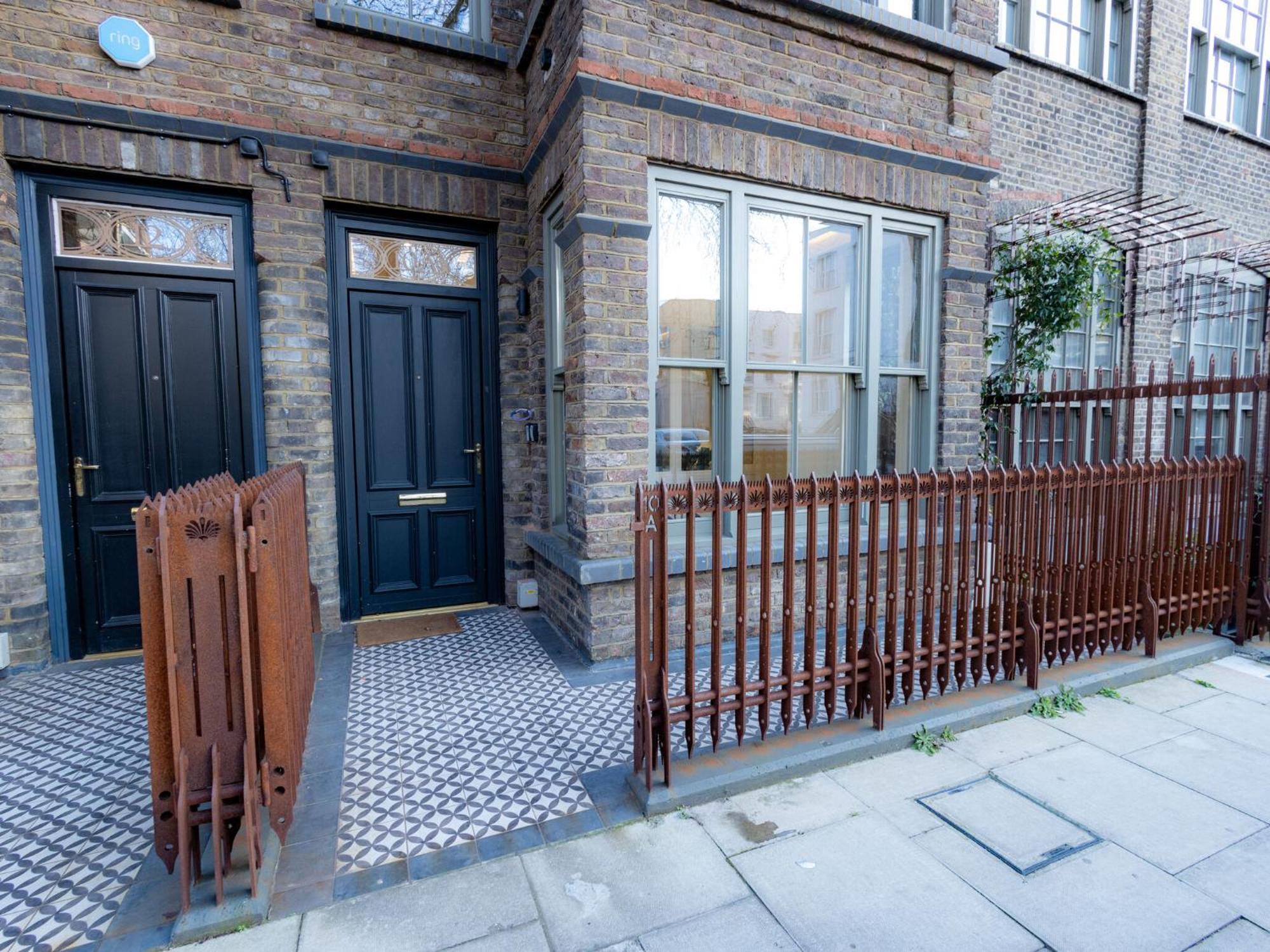 Modern Deluxe Five Bedroom House Near Chalk Farm Station By Belvilla Appartement