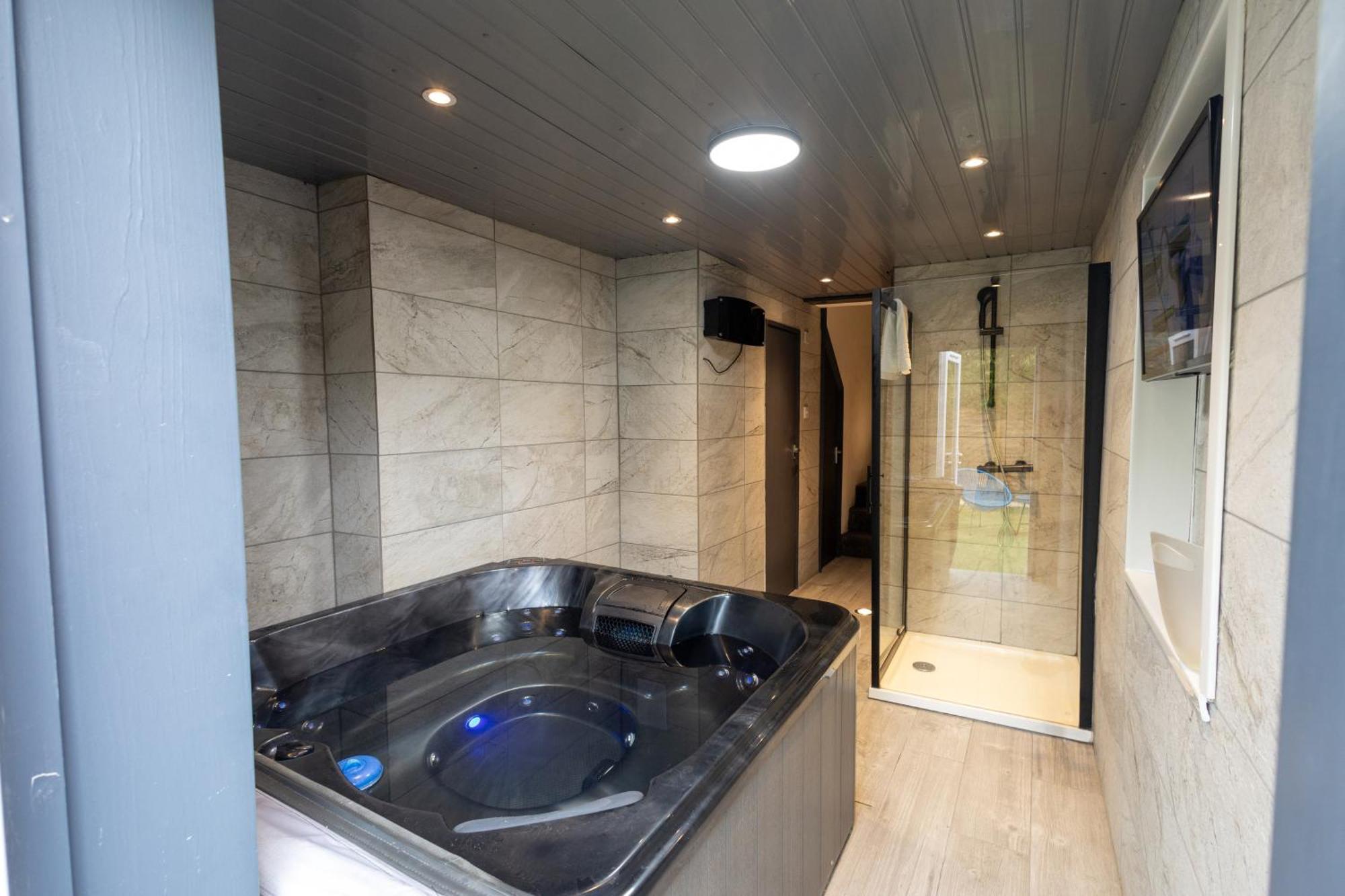 Lägenhet Elegant 1bedroom Flat With Jacuzzi In A Prime Location London