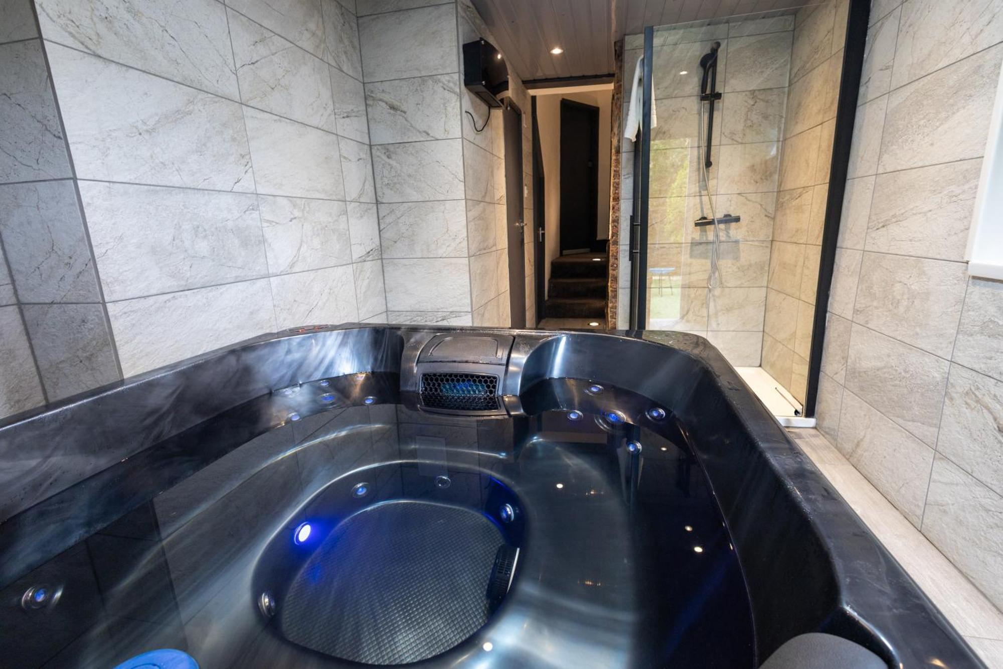 Elegant 1bedroom Flat With Jacuzzi In A Prime Location Lejlighed *
