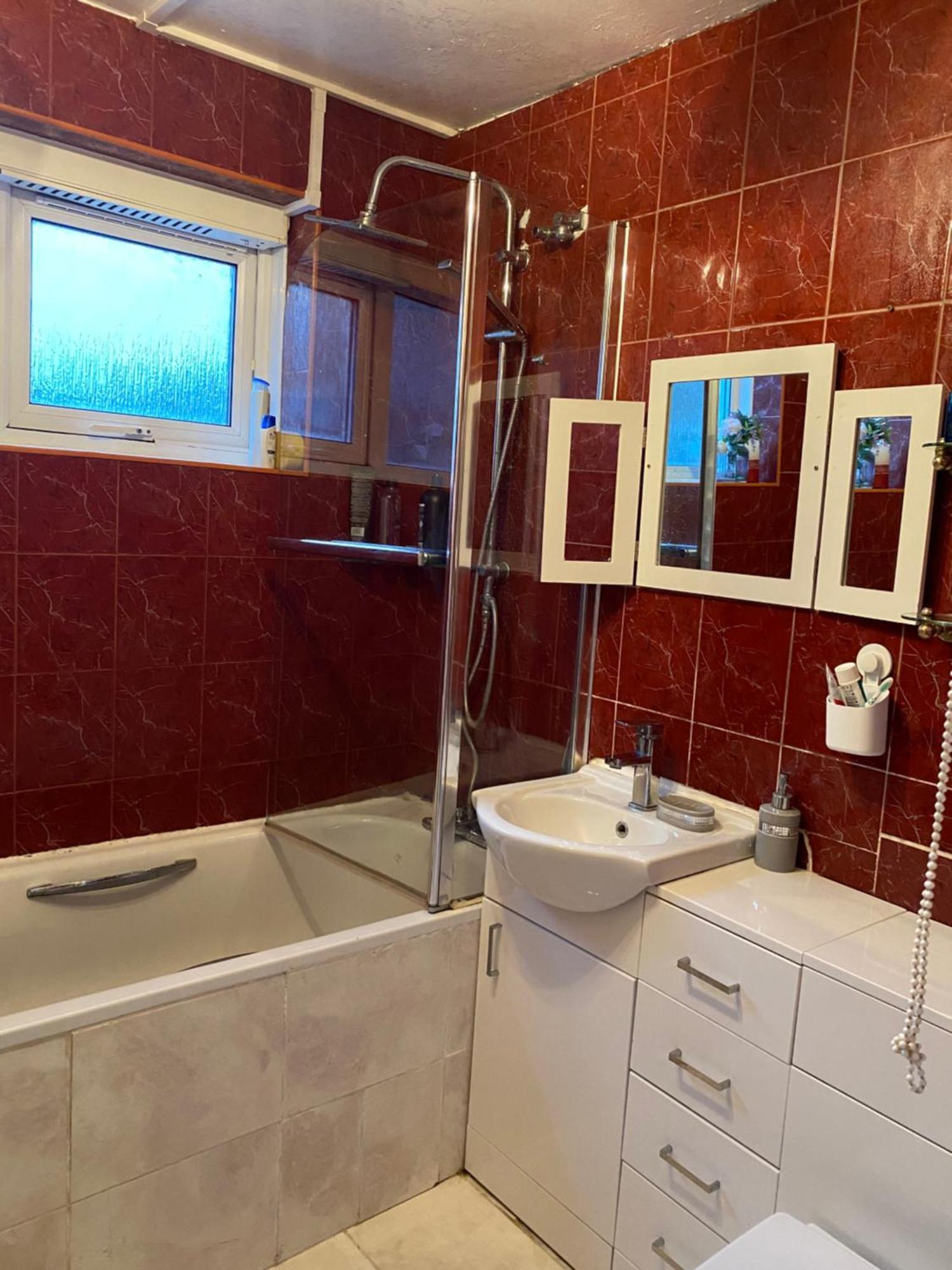 Happy Place With Kitchenette- Female Only Guest house *