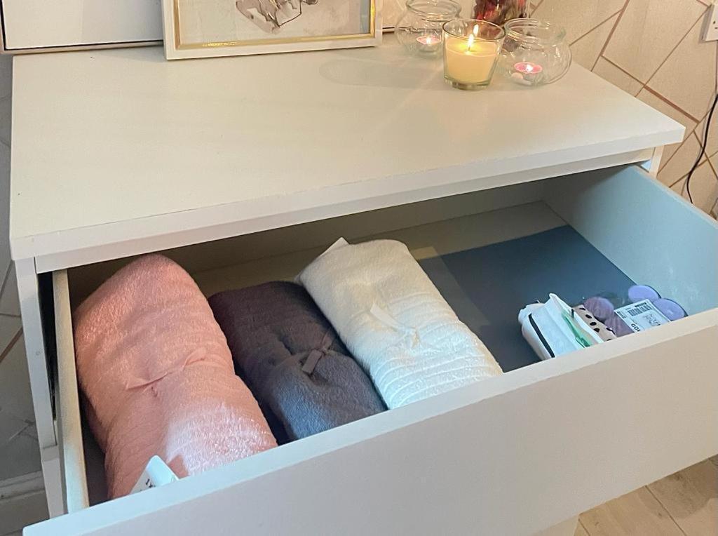 Happy Place With Kitchenette- Female Only London