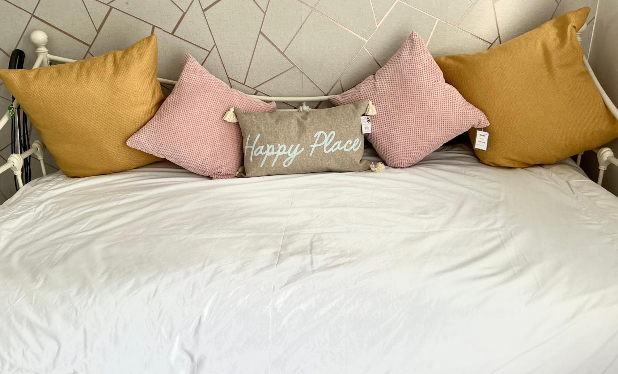 Guest house Happy Place With Kitchenette- Female Only London