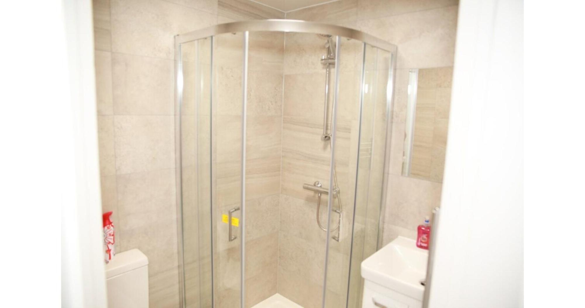 Cricklewood Deluxe Ensuite