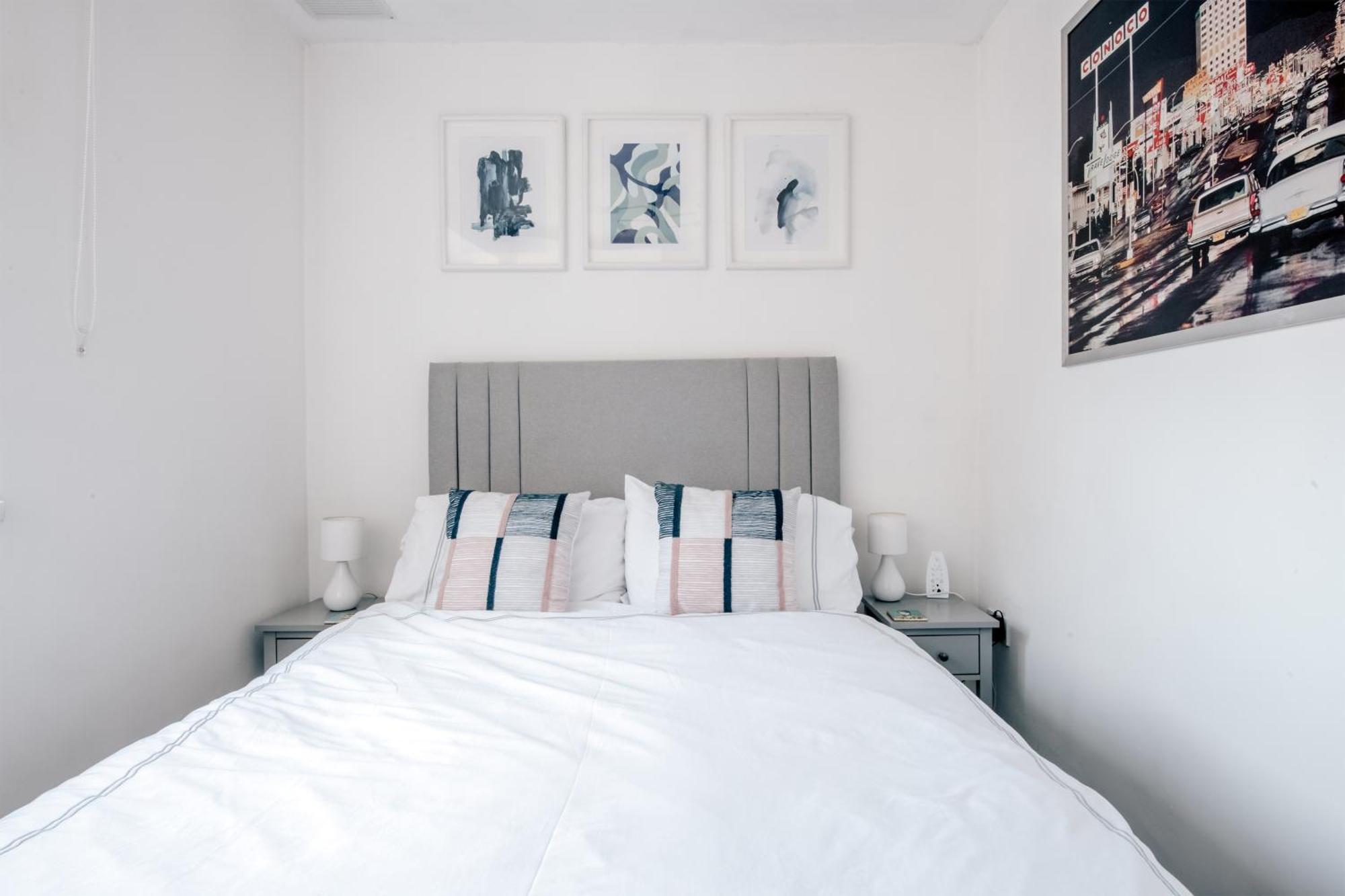 2 Bed Hoxton Flat With Wifi Apartment London