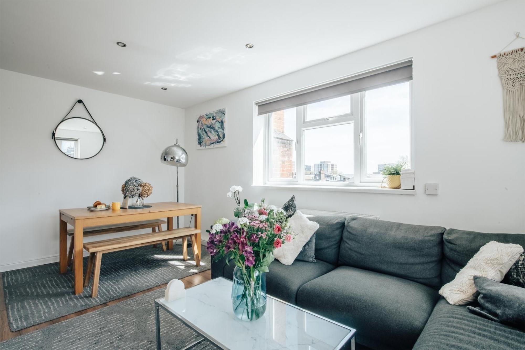2 Bed Hoxton Flat With Wifi Apartment