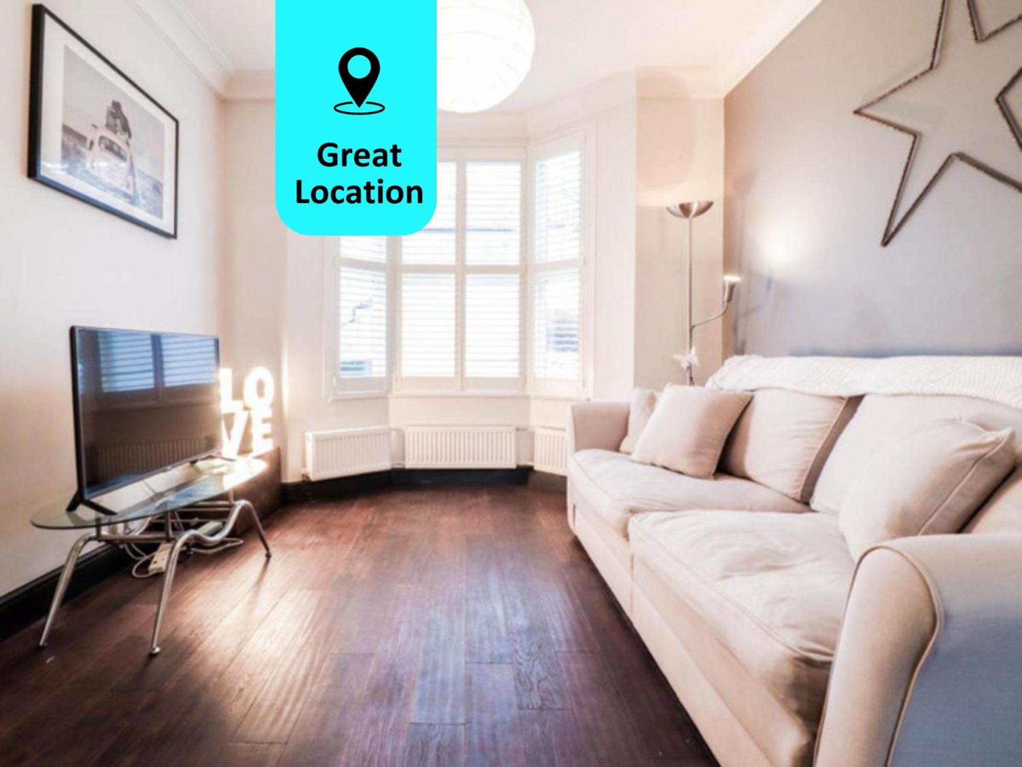 Chic 3-bedroom Family Retreat In Stratford, Fast Internet And Near Shops Holiday home