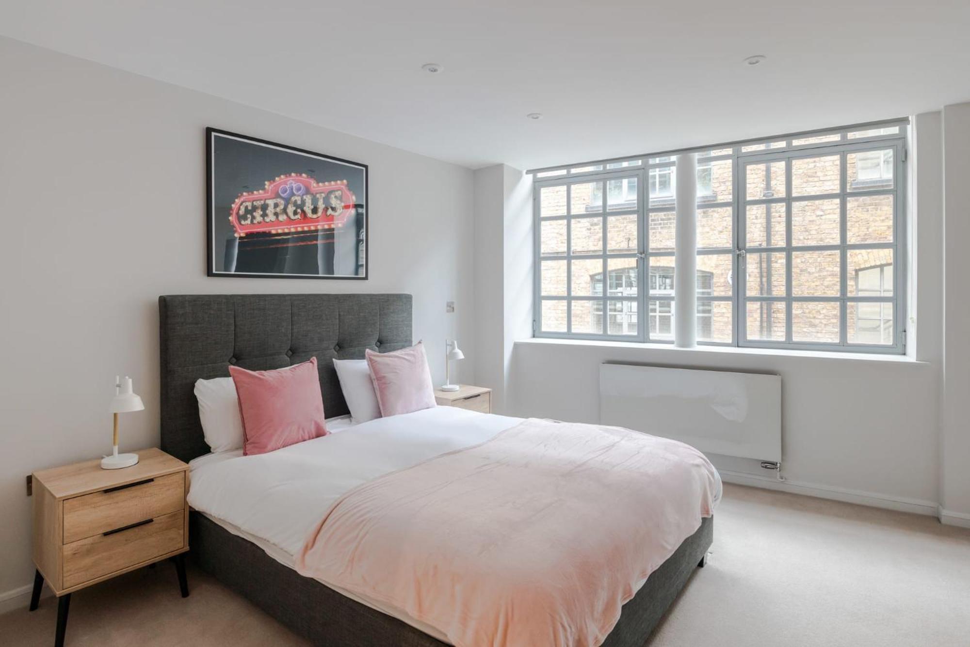 Apartment Circus Of Colour - Farringdon - By Frankie Says *