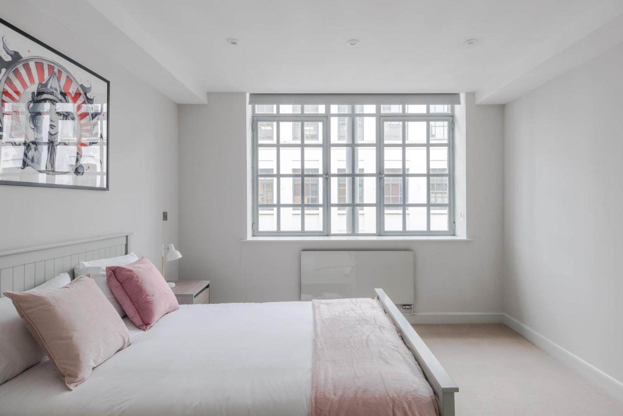 Apartment Circus Of Colour - Farringdon - By Frankie Says London