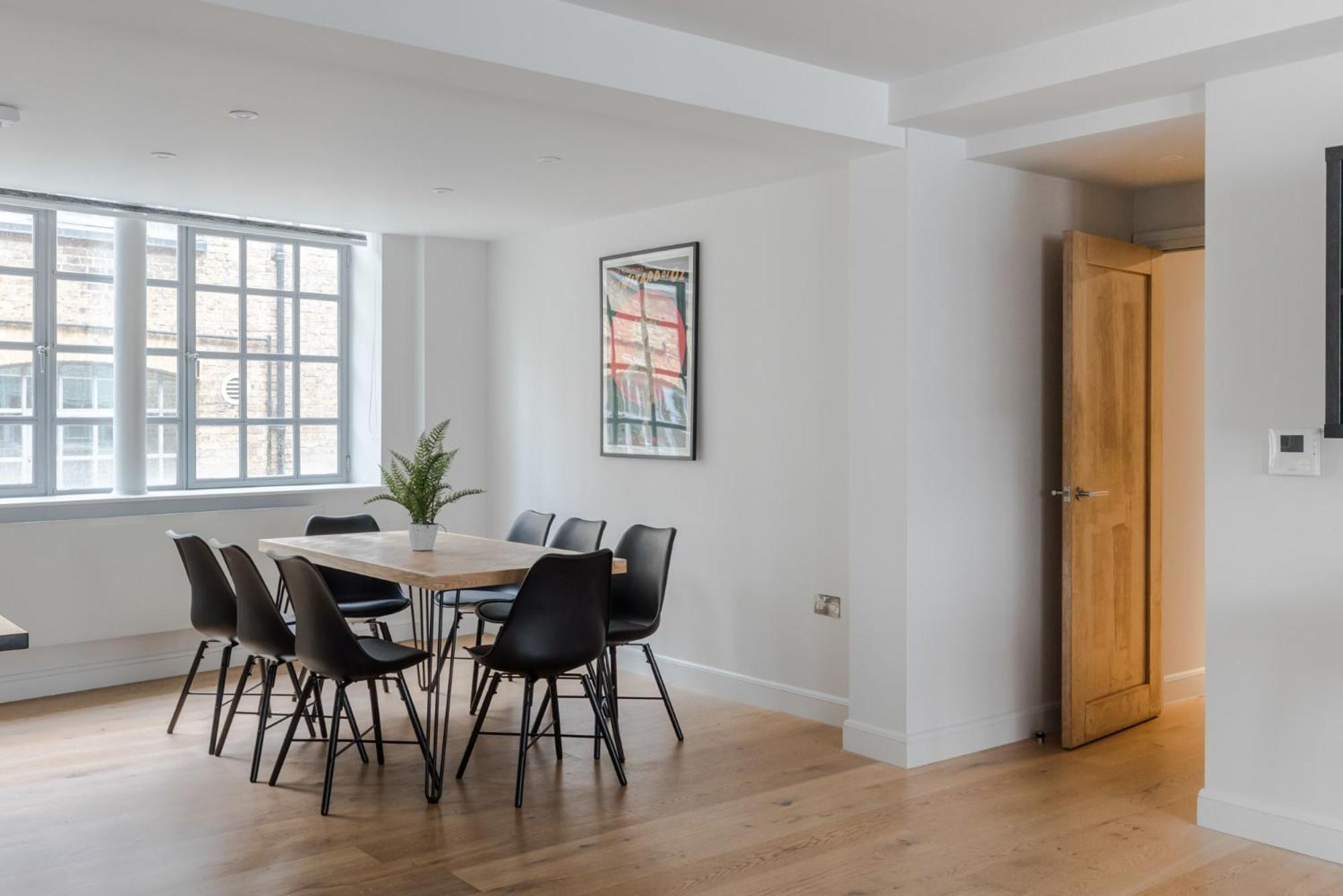 Circus Of Colour - Farringdon - By Frankie Says Apartment *