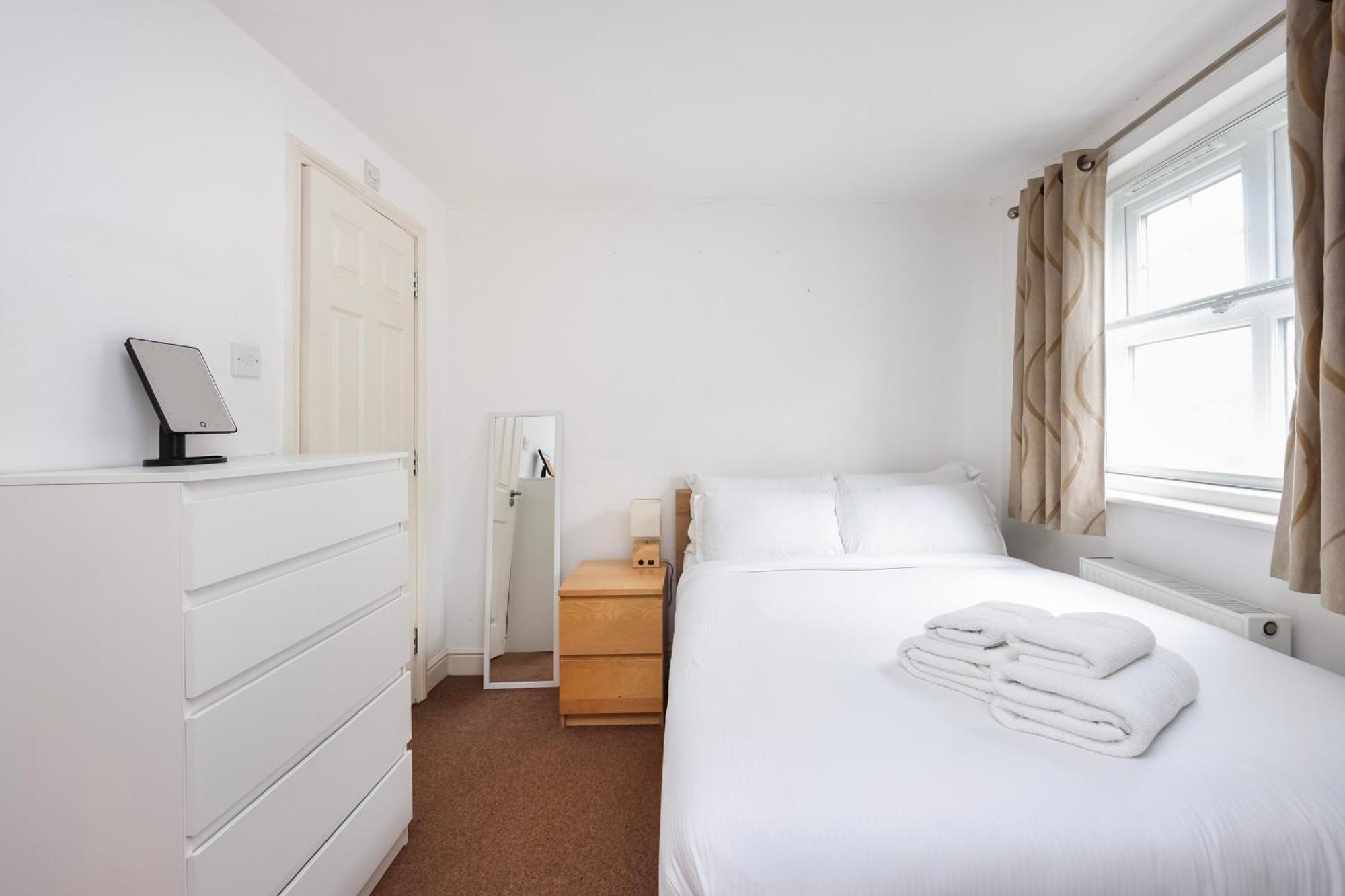 Vibrant Clapham Double Bedroom Appartement Londen