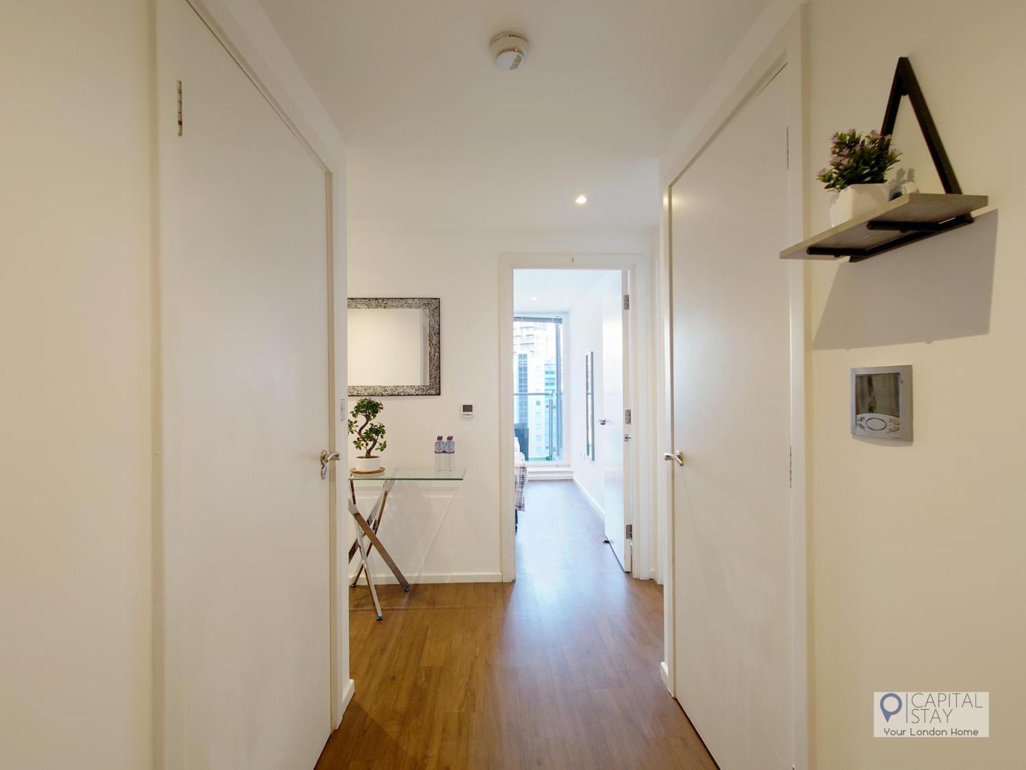 Deluxe Two Bed By Excel & O2 Appartement Londen
