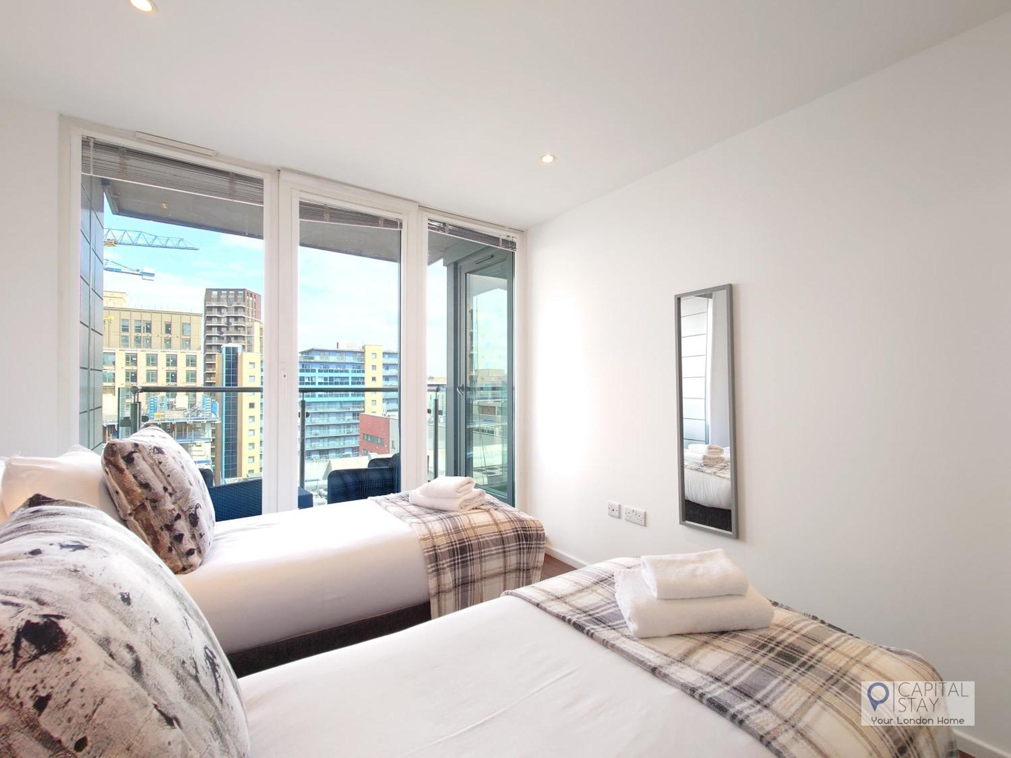 Deluxe Two Bed By Excel & O2 Appartement Londen