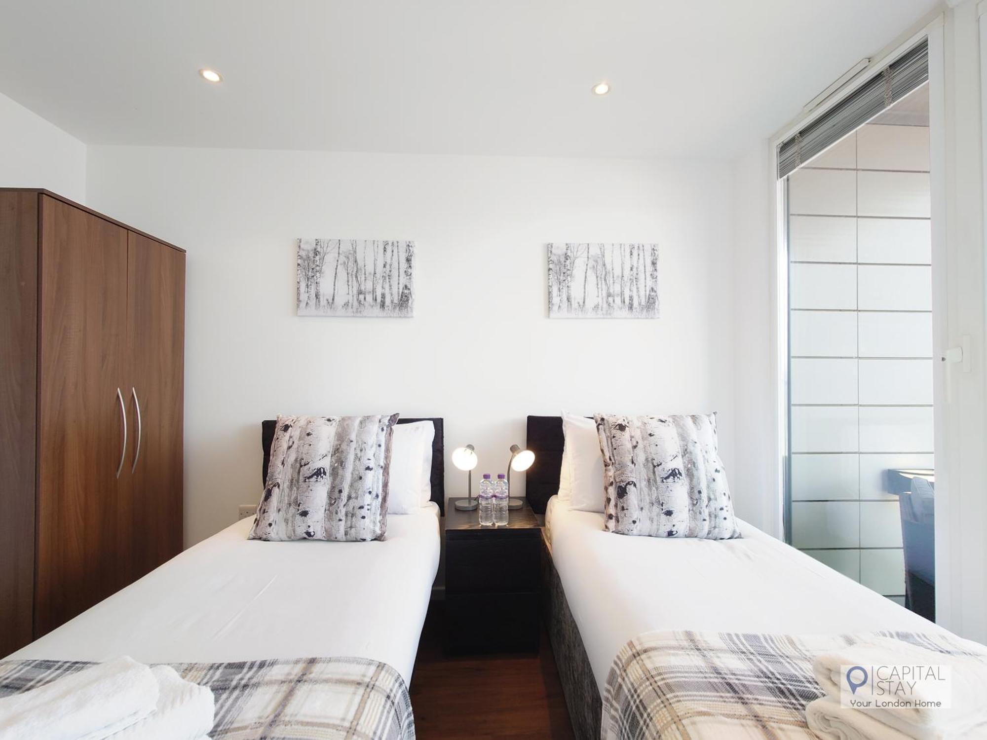 Deluxe Two Bed By Excel & O2 Londen
