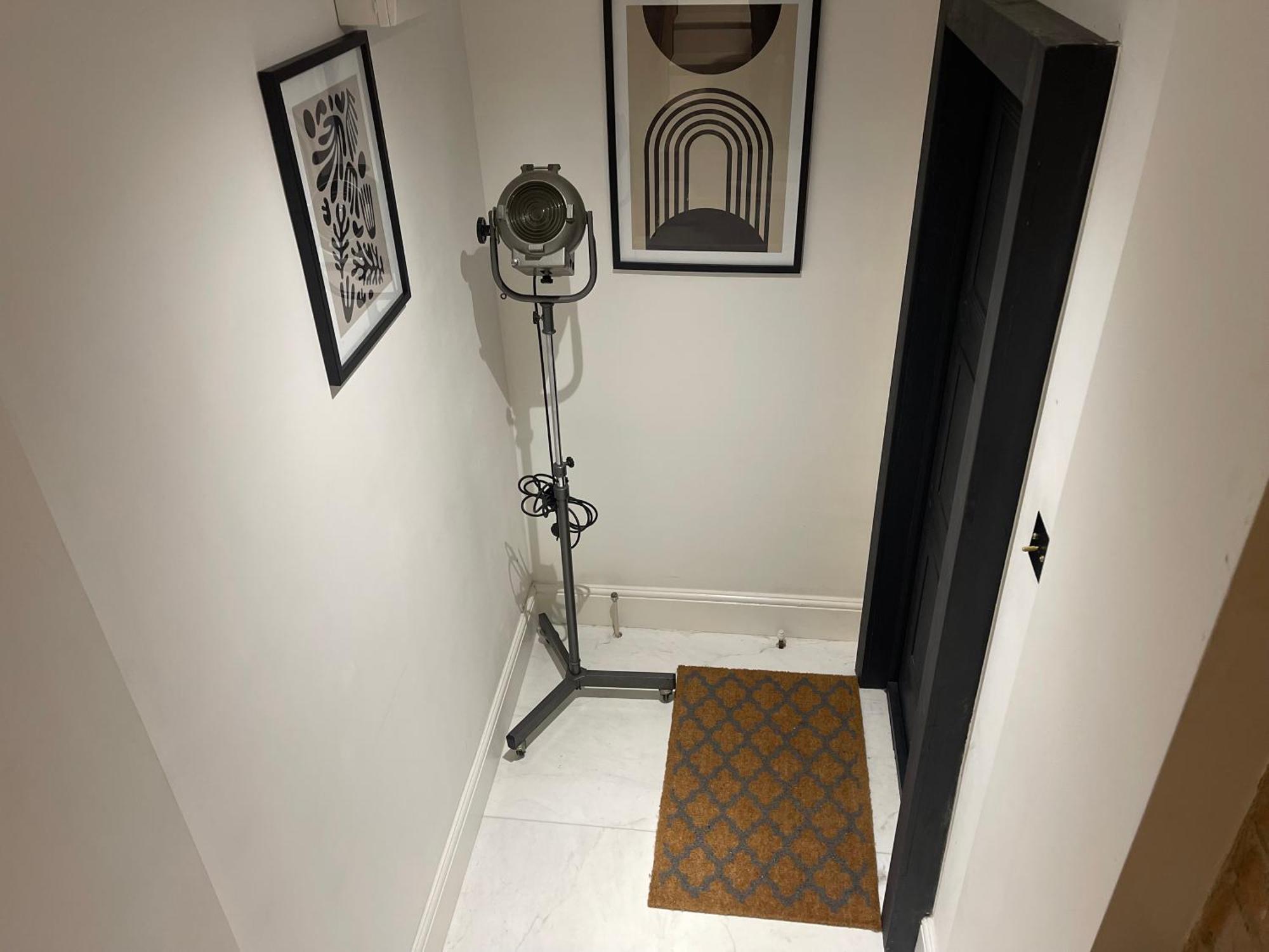 Immaculate 2-bed In Appartement *