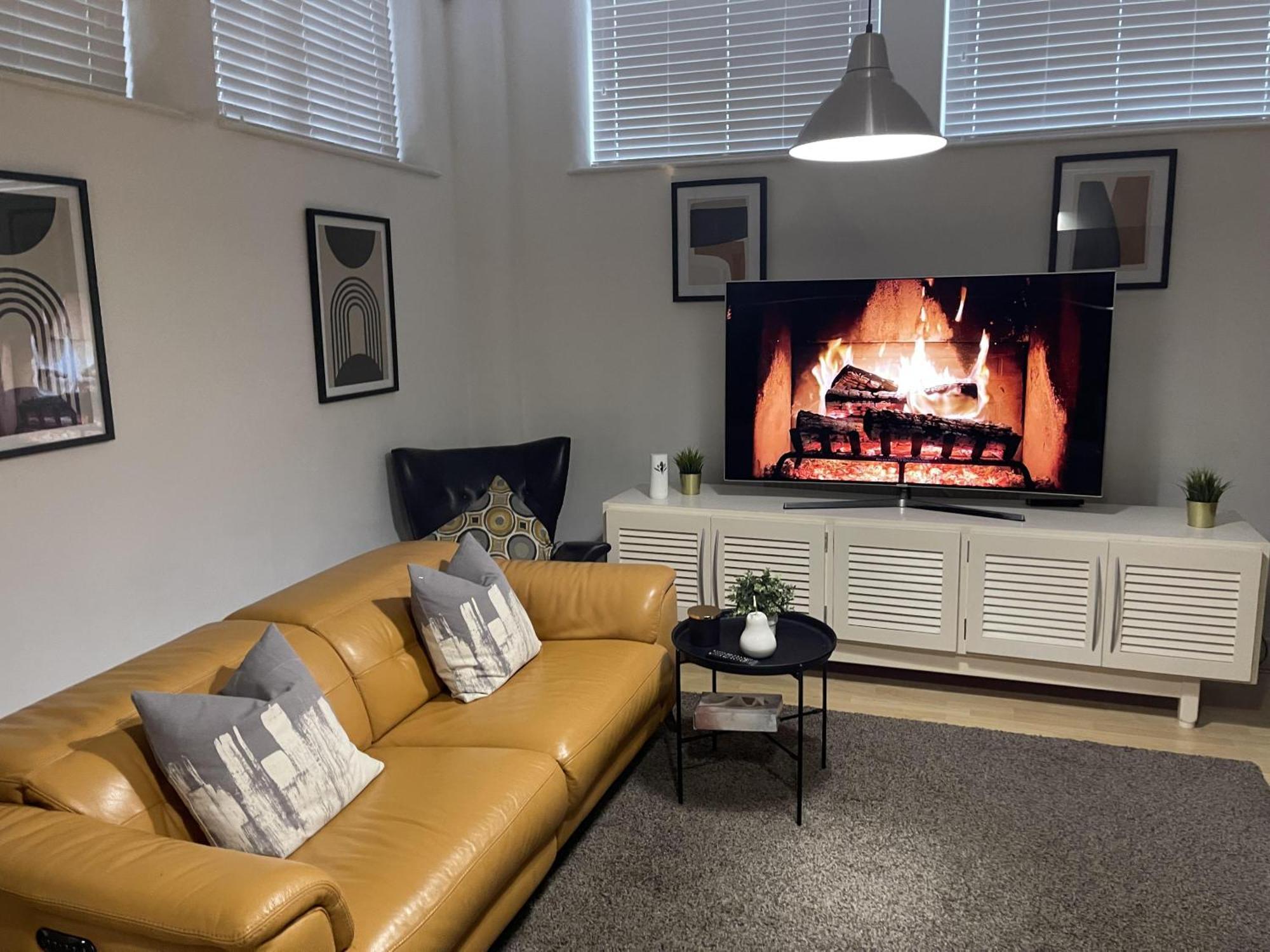 Immaculate 2-bed In Appartement *