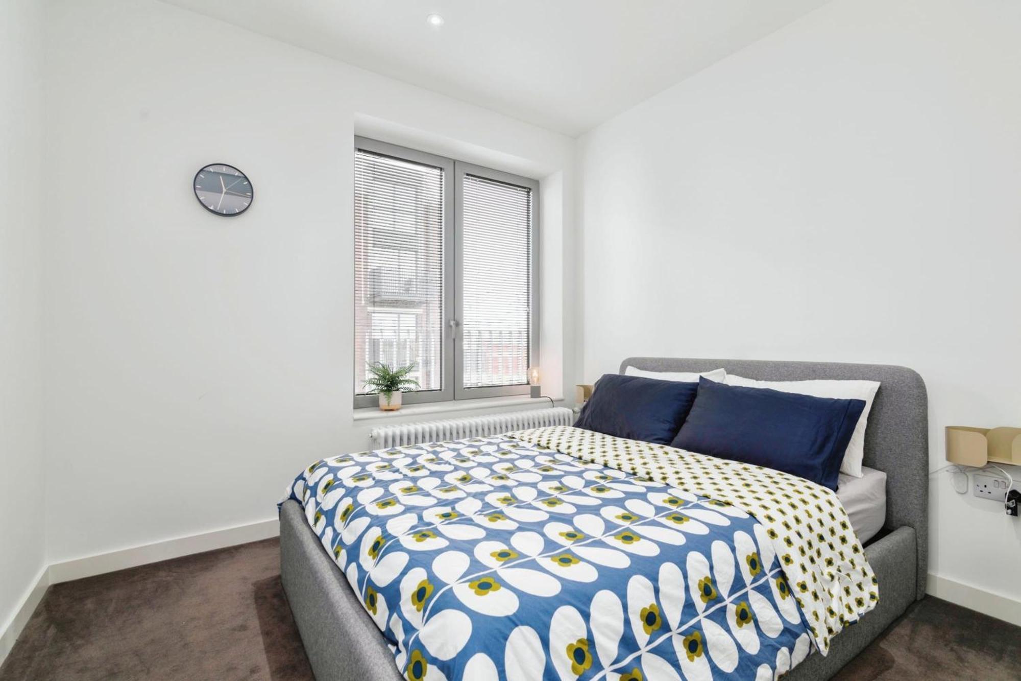 Chic 2 Bedroom Flat With Balcony Leilighet London