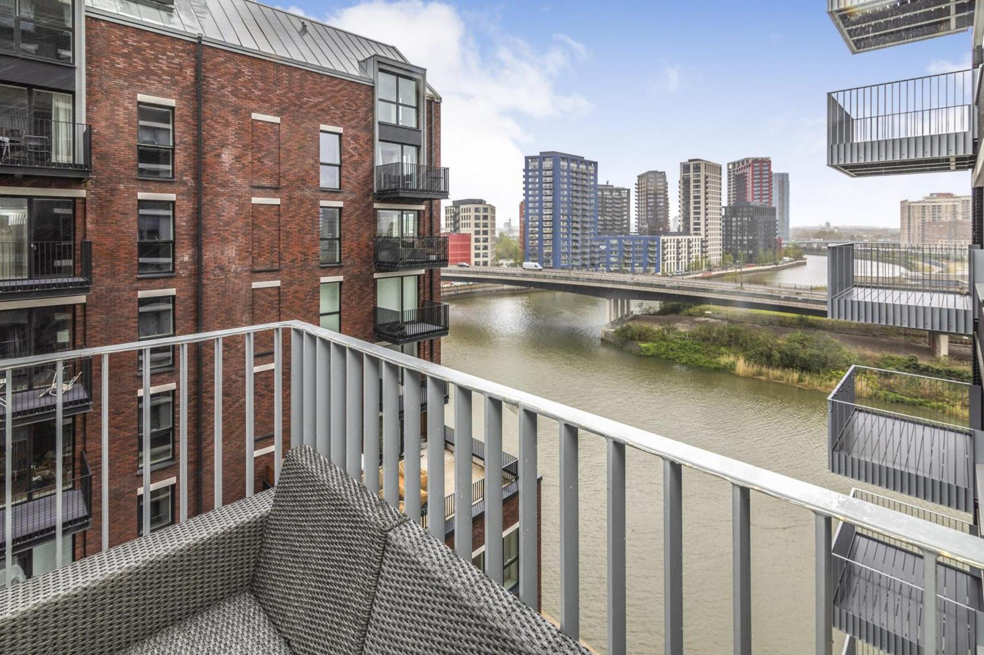 Leilighet Chic 2 Bedroom Flat With Balcony